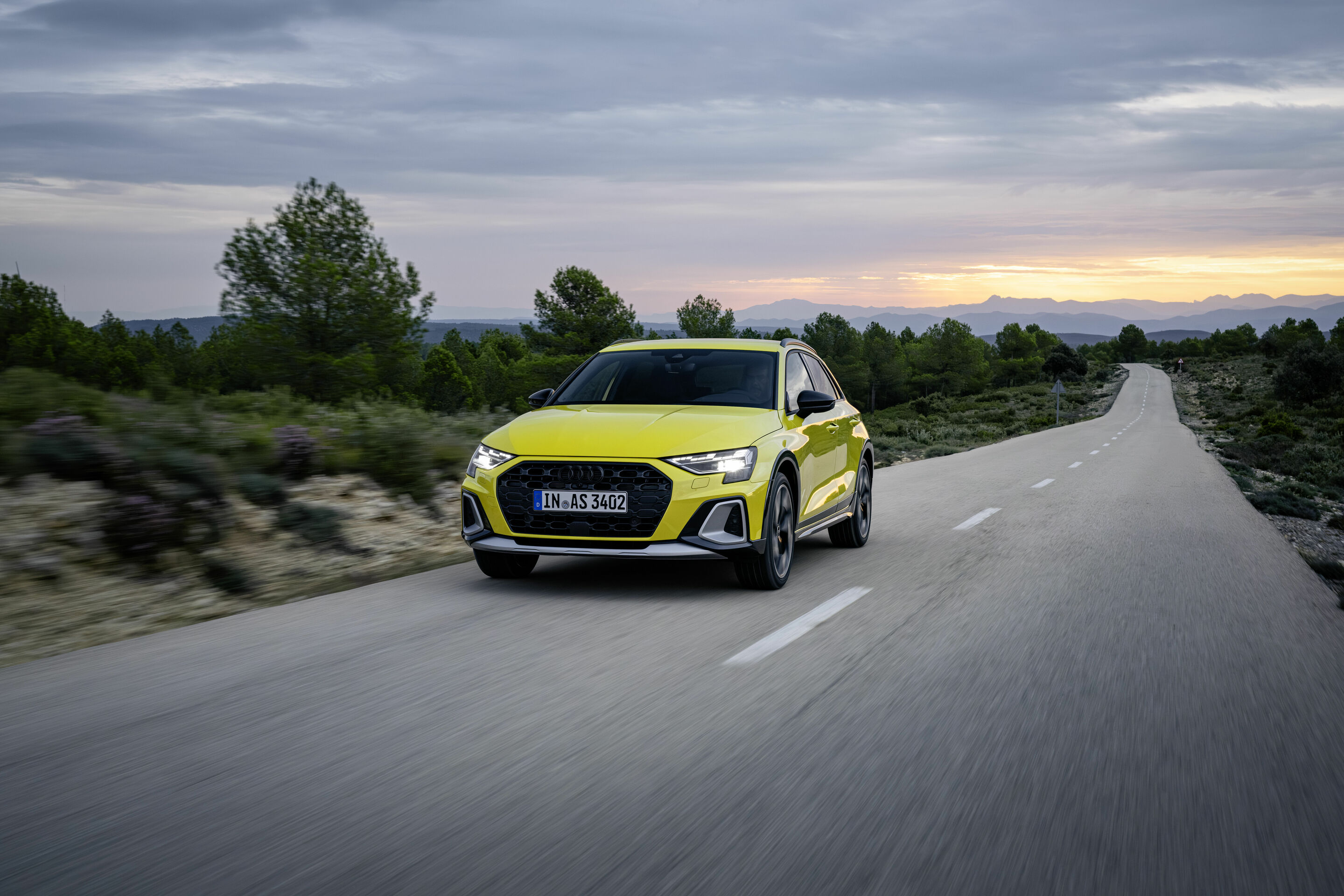 Audi A3 allstreet - Fahraufnahme, 
Farbe: Pythongelb