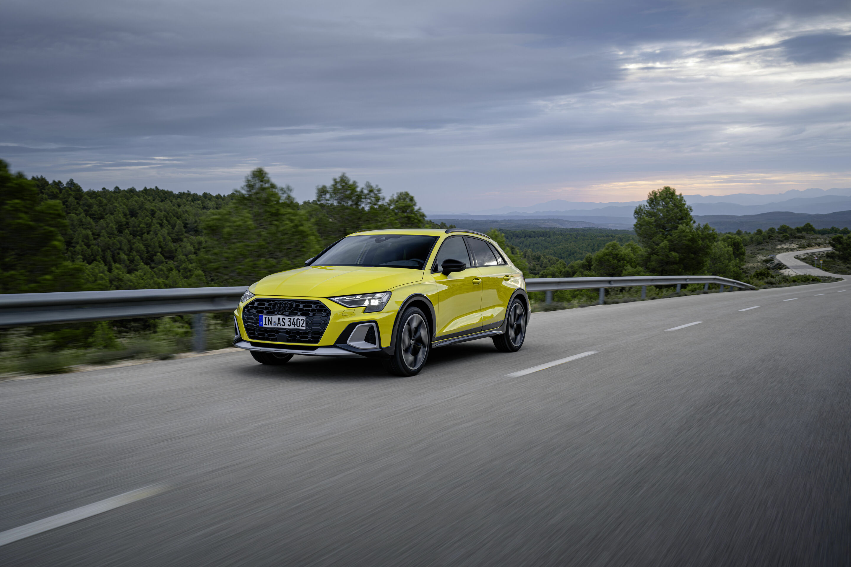 Audi A3 allstreet - Fahraufnahme, 
Farbe: Pythongelb