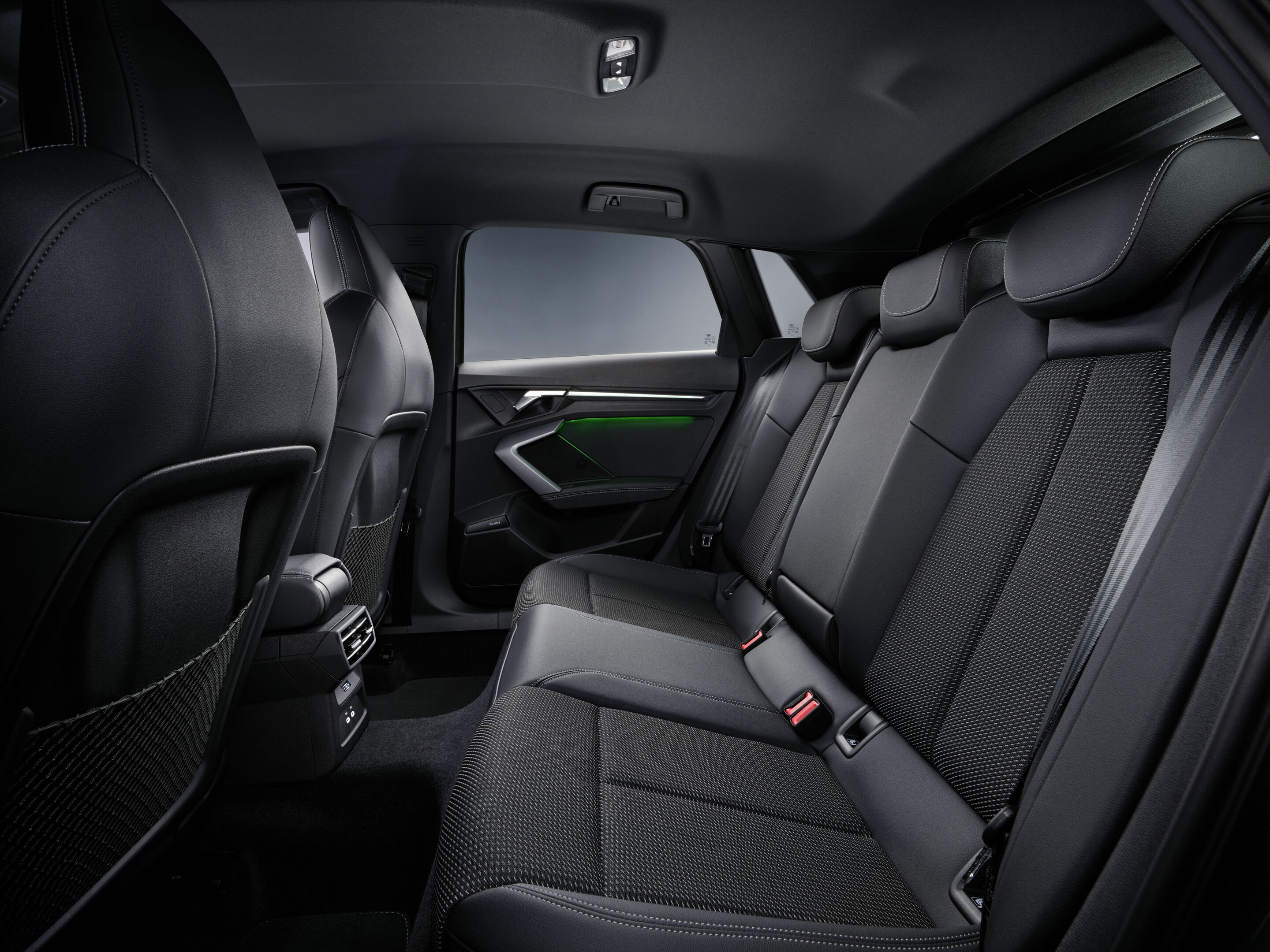 Audi A3 Sportback - Innenaufnahme,
Farbe: Distriktgrün Metallic