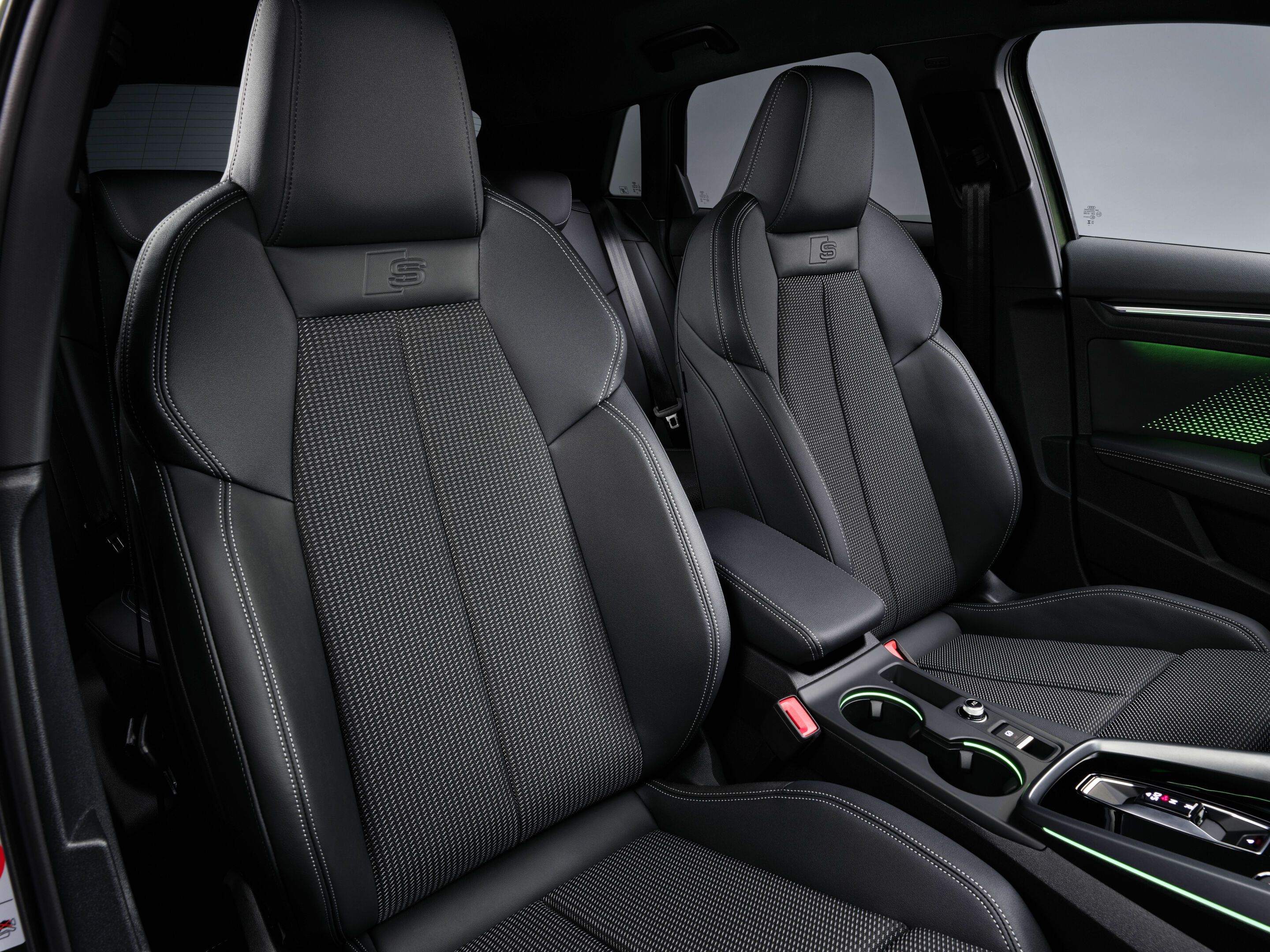 Audi A3 Sportback - Innenaufnahme,
Farbe: Distriktgrün Metallic