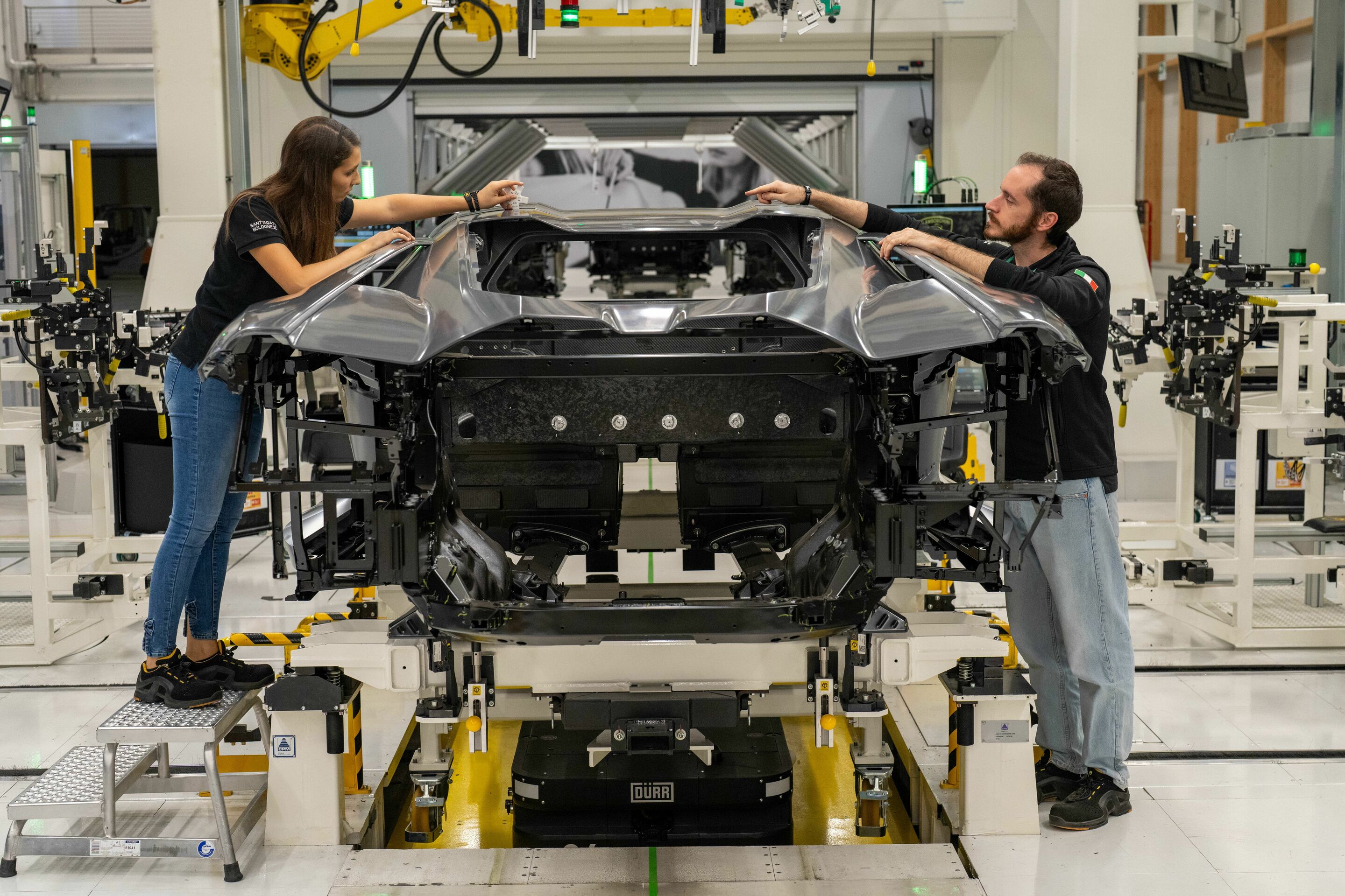 Automobili Lamborghini beschließt das Jahr 2023 mit beispiellosen Rekorden