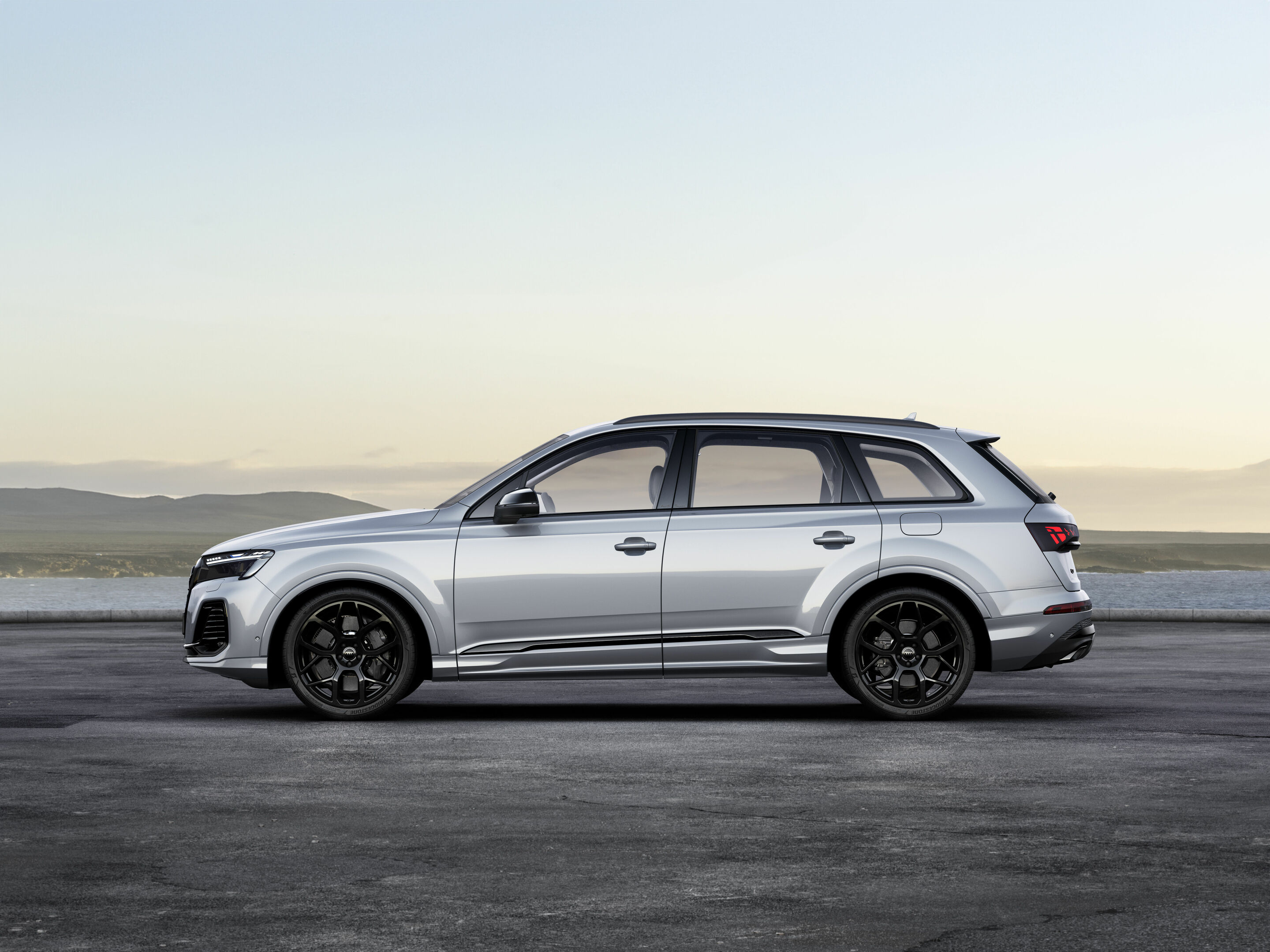 Audi Q7 TFSI e quattro - Static photo,
Colour: Satellite silver, metallic