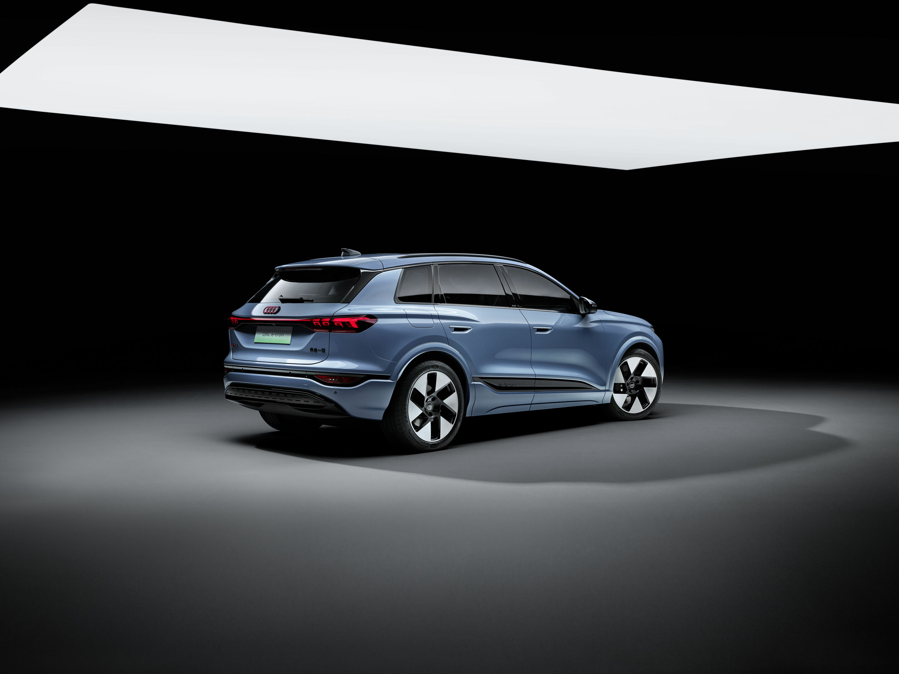 Audi Q6L e-tron - (exterior model) Static photo,
Colour: Lilac Grey
