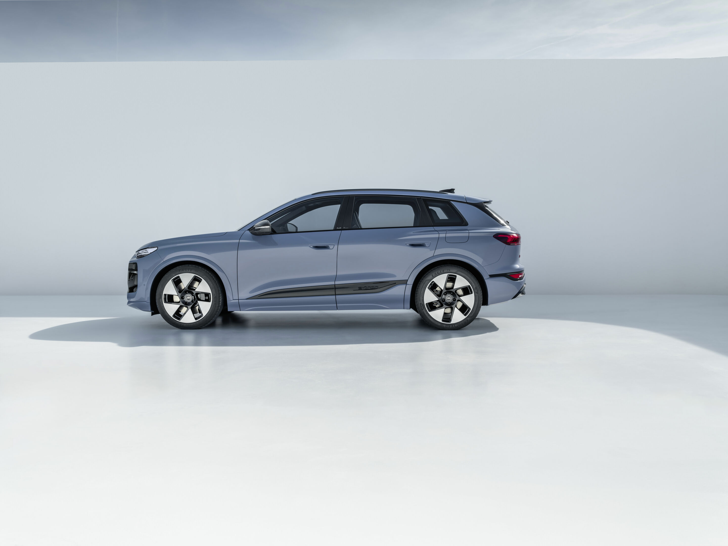 Audi Q6L e-tron - Static photo,
Colour: Lilac Grey