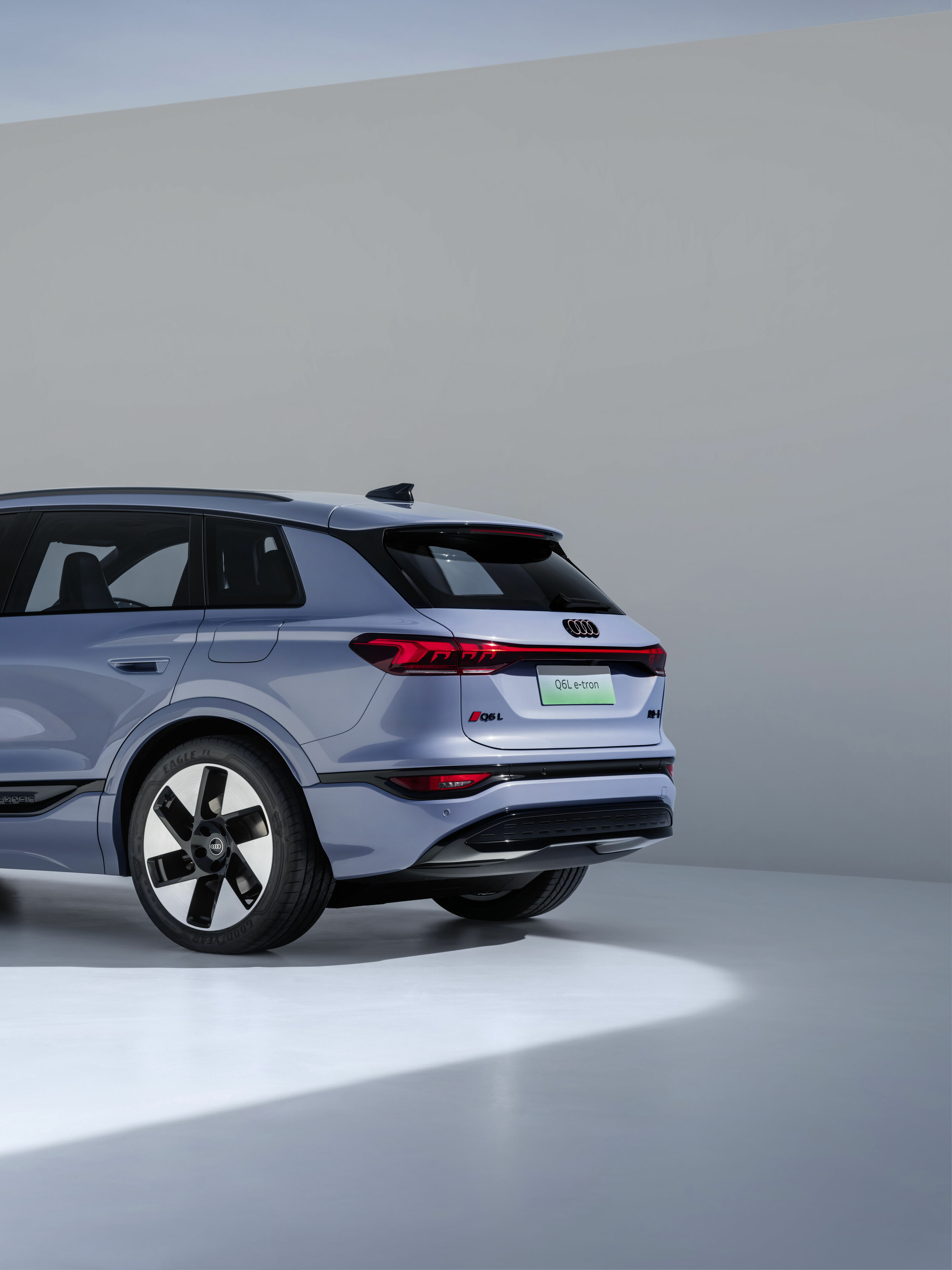 Audi Q6L e-tron - Standaufnahme, 
Farbe: Lilac Grey