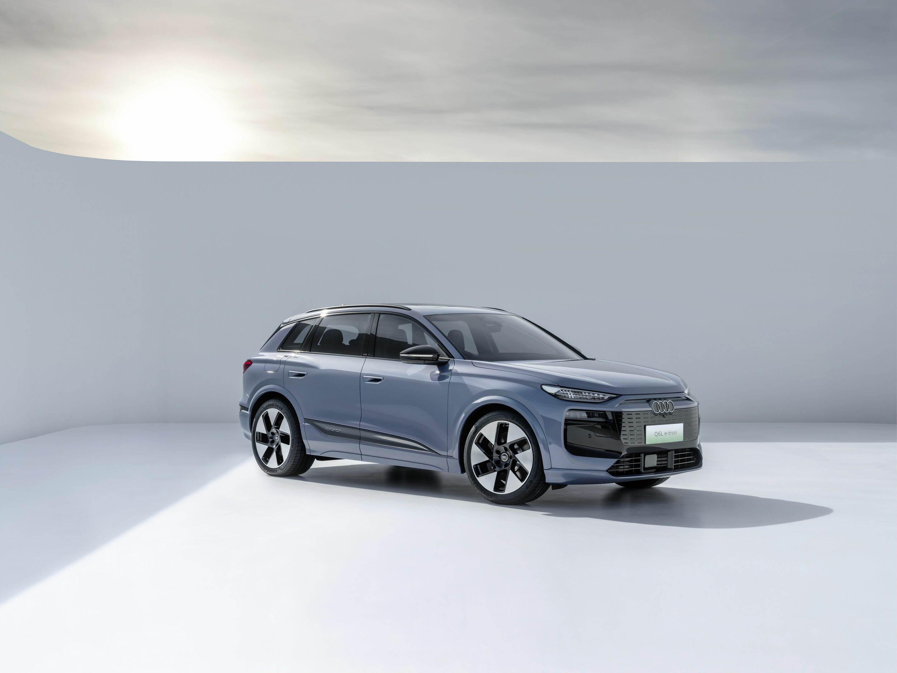 Audi Q6L e-tron - Standaufnahme, 
Farbe: Lilac Grey