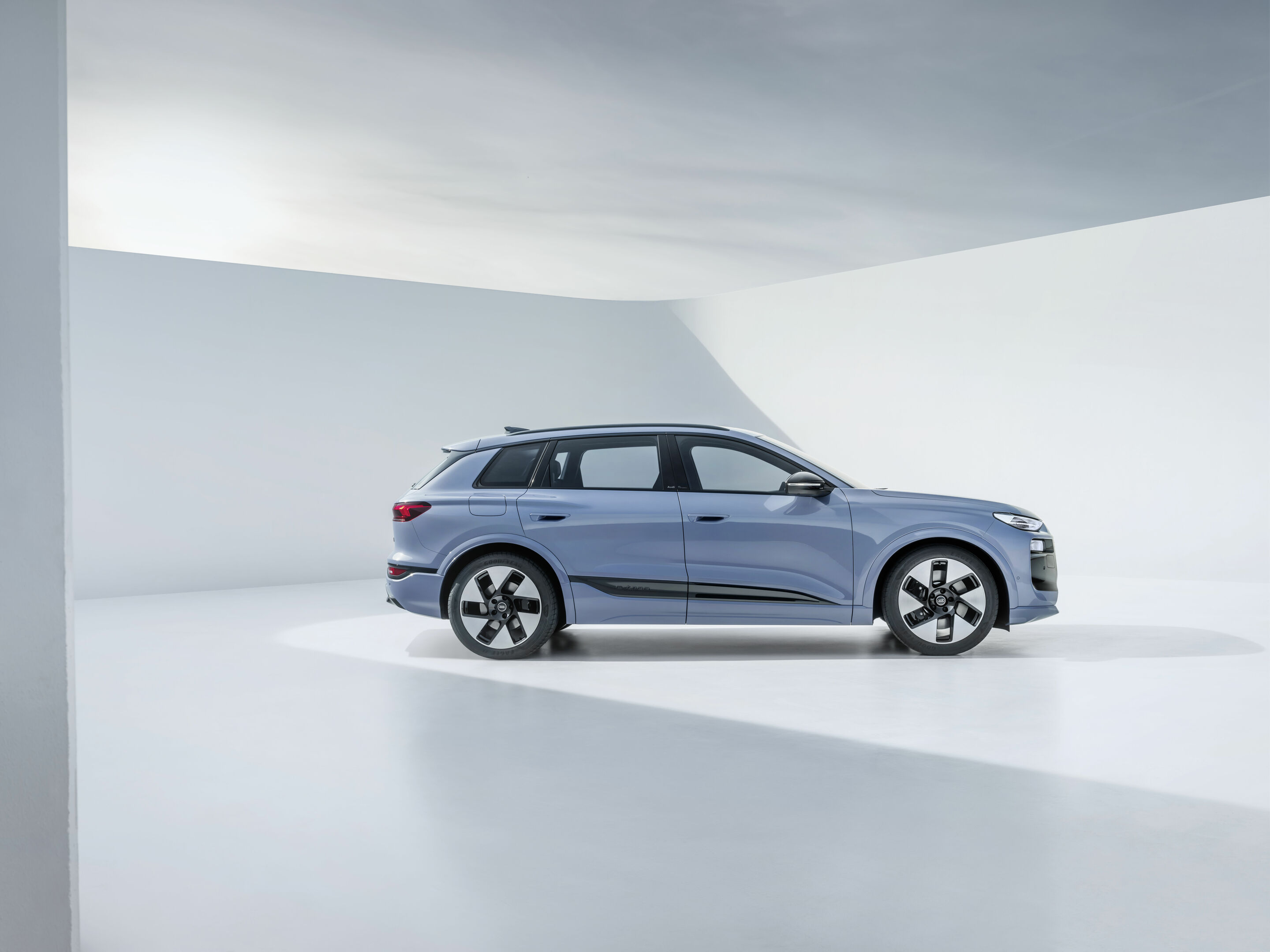 Audi Q6L e-tron - Standaufnahme, 
Farbe: Lilac Grey