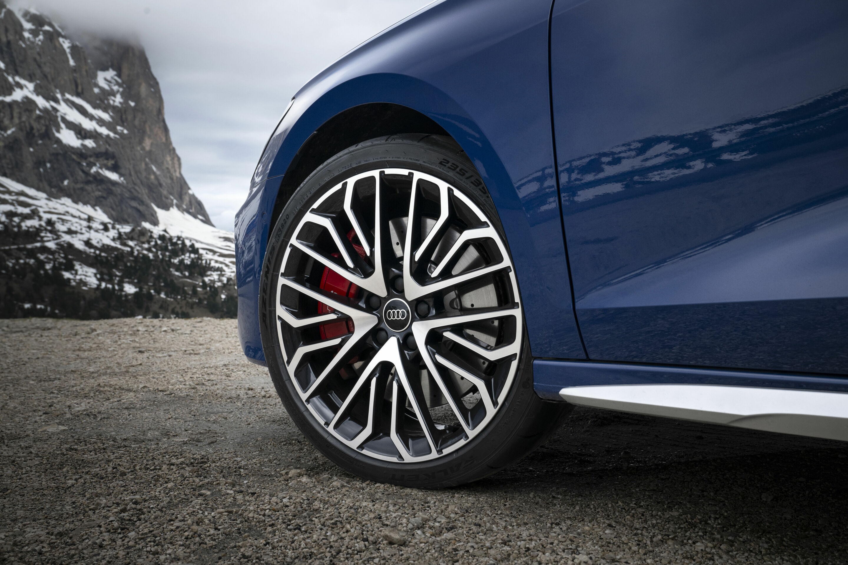 Audi S3 Sedan - Detail,
Colour: Ascari blue metallic
