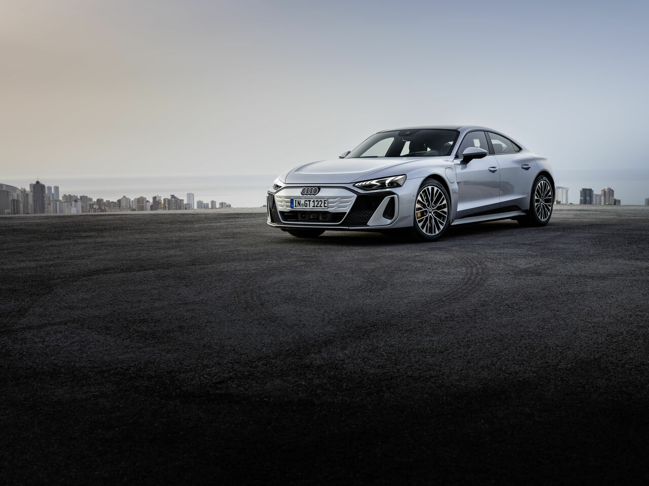 アート・デザイン・音楽 Audi e-tron GT Grand Touring in Japan アート・デザイン・音楽 Audi e-tron GT Grand Touring in Japan