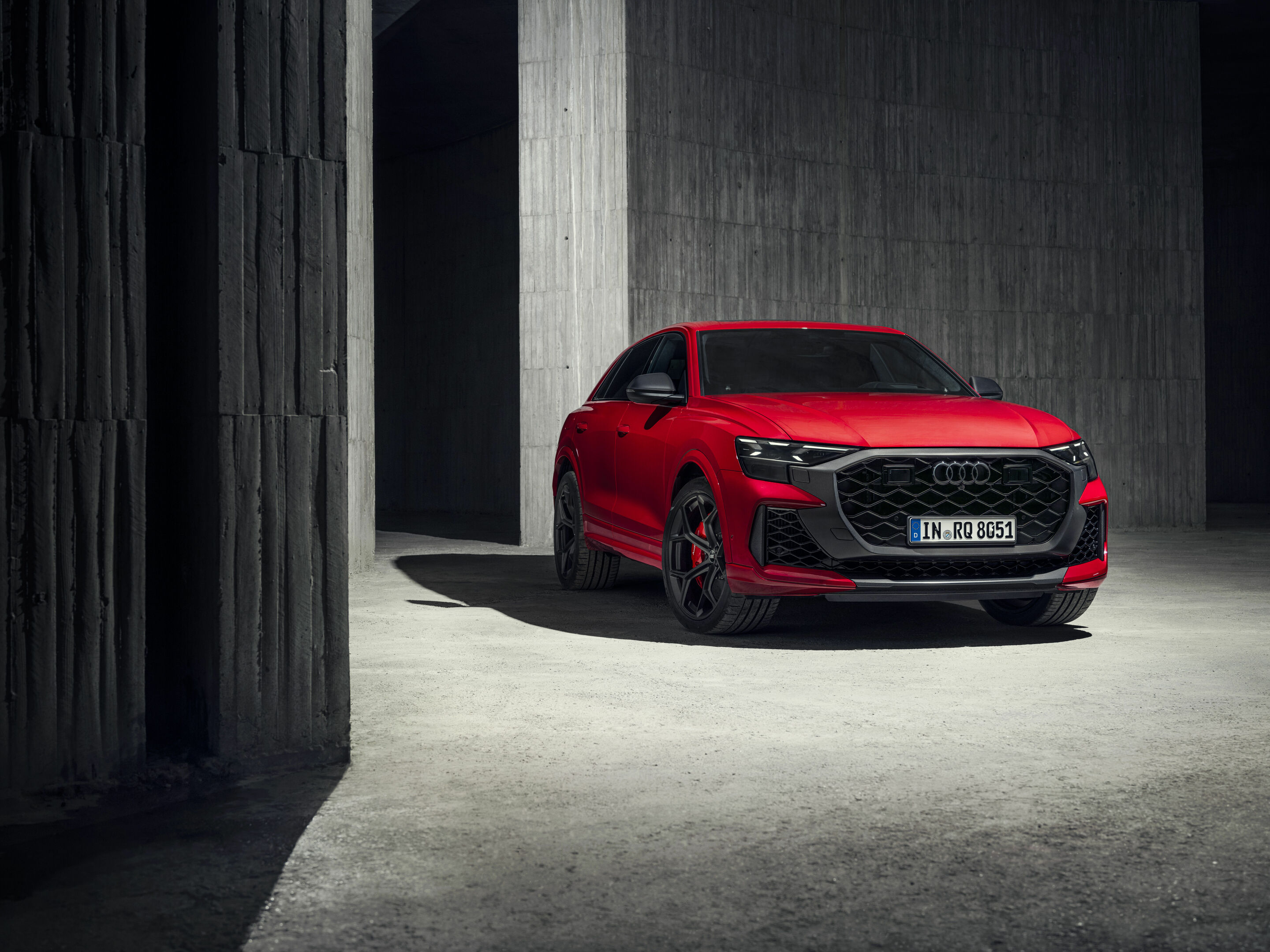 Audi RS Q8 performance - Standaufnahme,
Farbe: Chilirot Metallic
