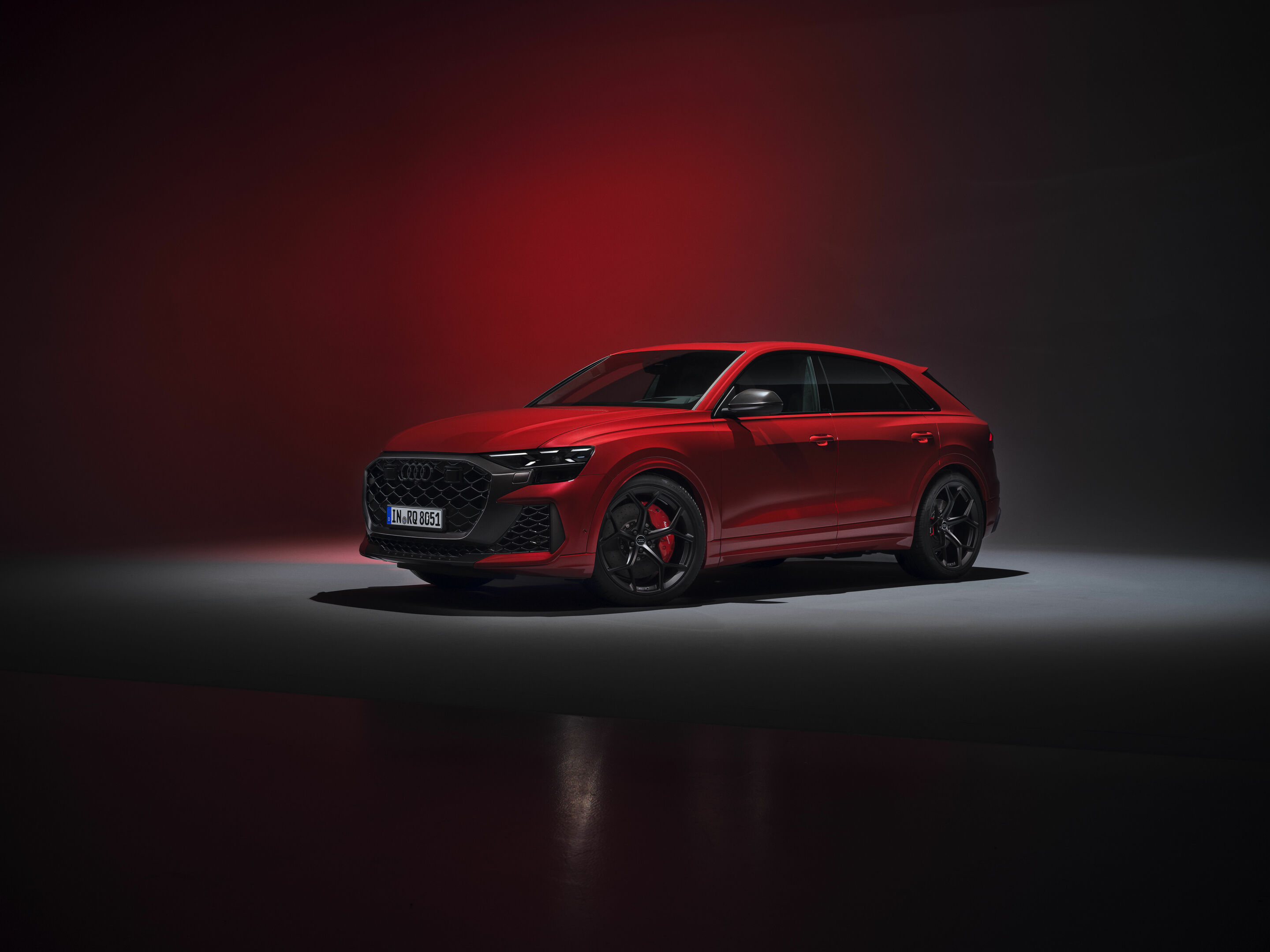 Audi RS Q8 performance - Standaufnahme,
Farbe: Chilirot Metallic