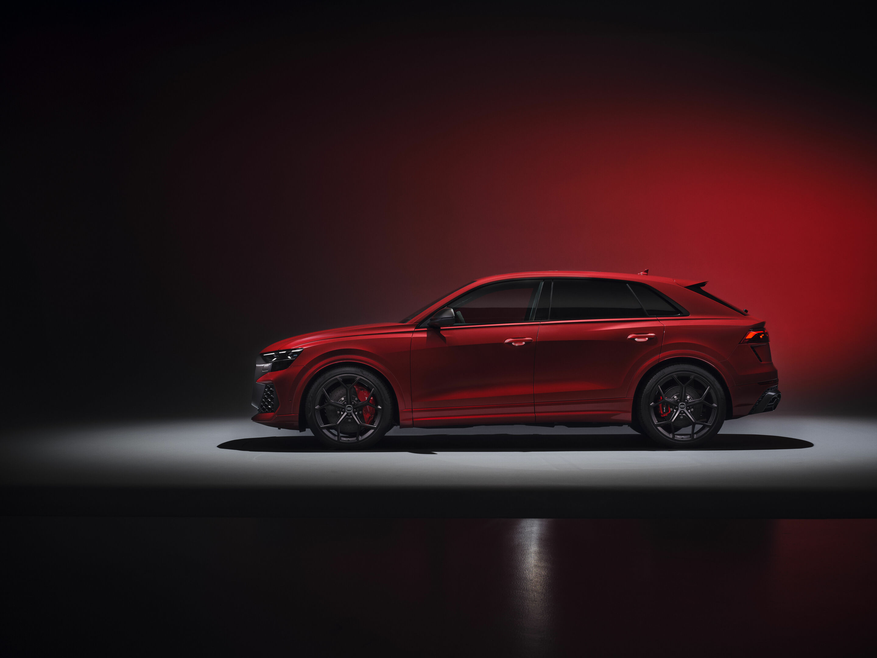 Audi RS Q8 performance - Standaufnahme,
Farbe: Chilirot Metallic