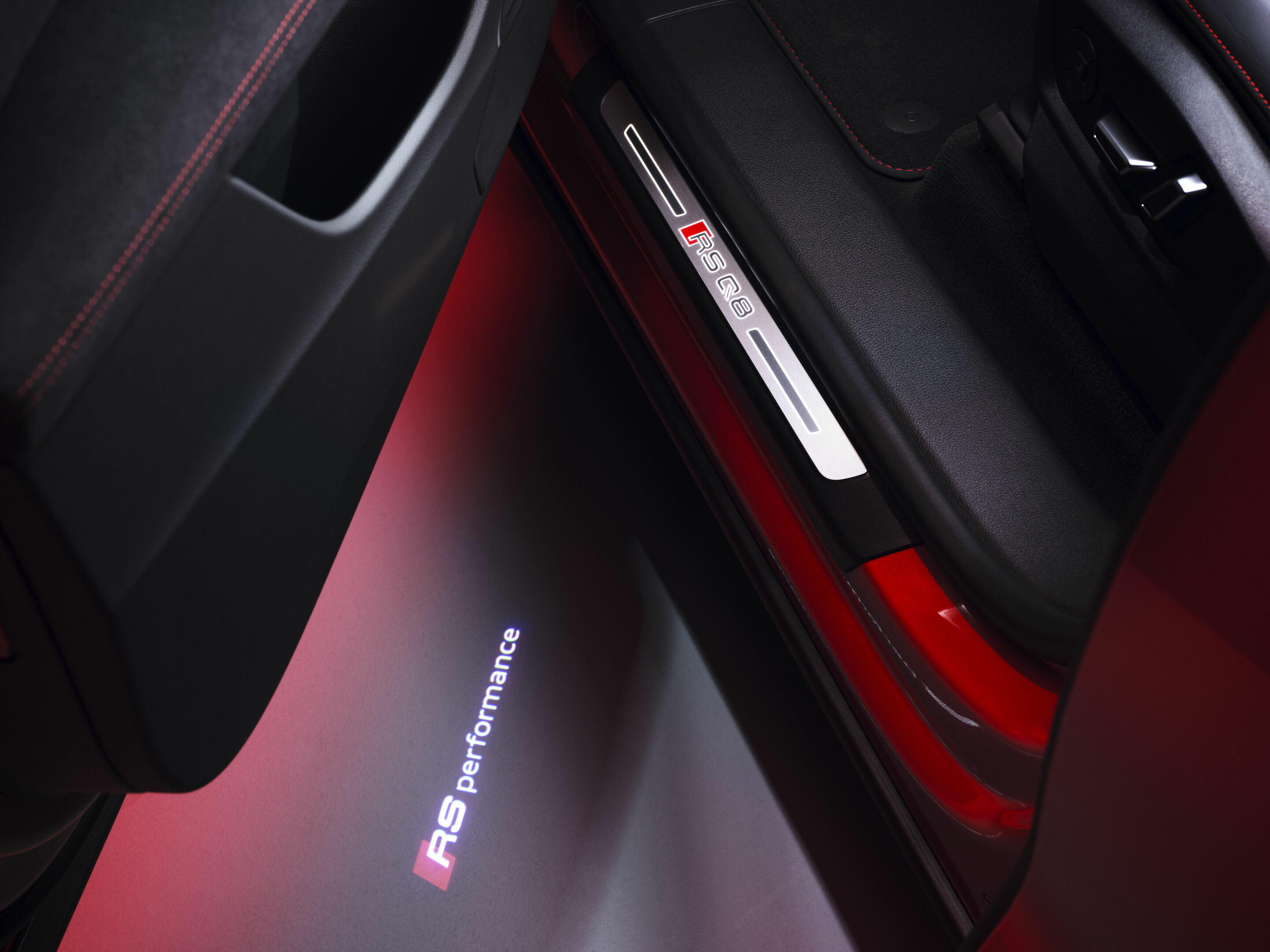 Audi RS Q8 performance - Detail,
Farbe: Chilirot Metallic