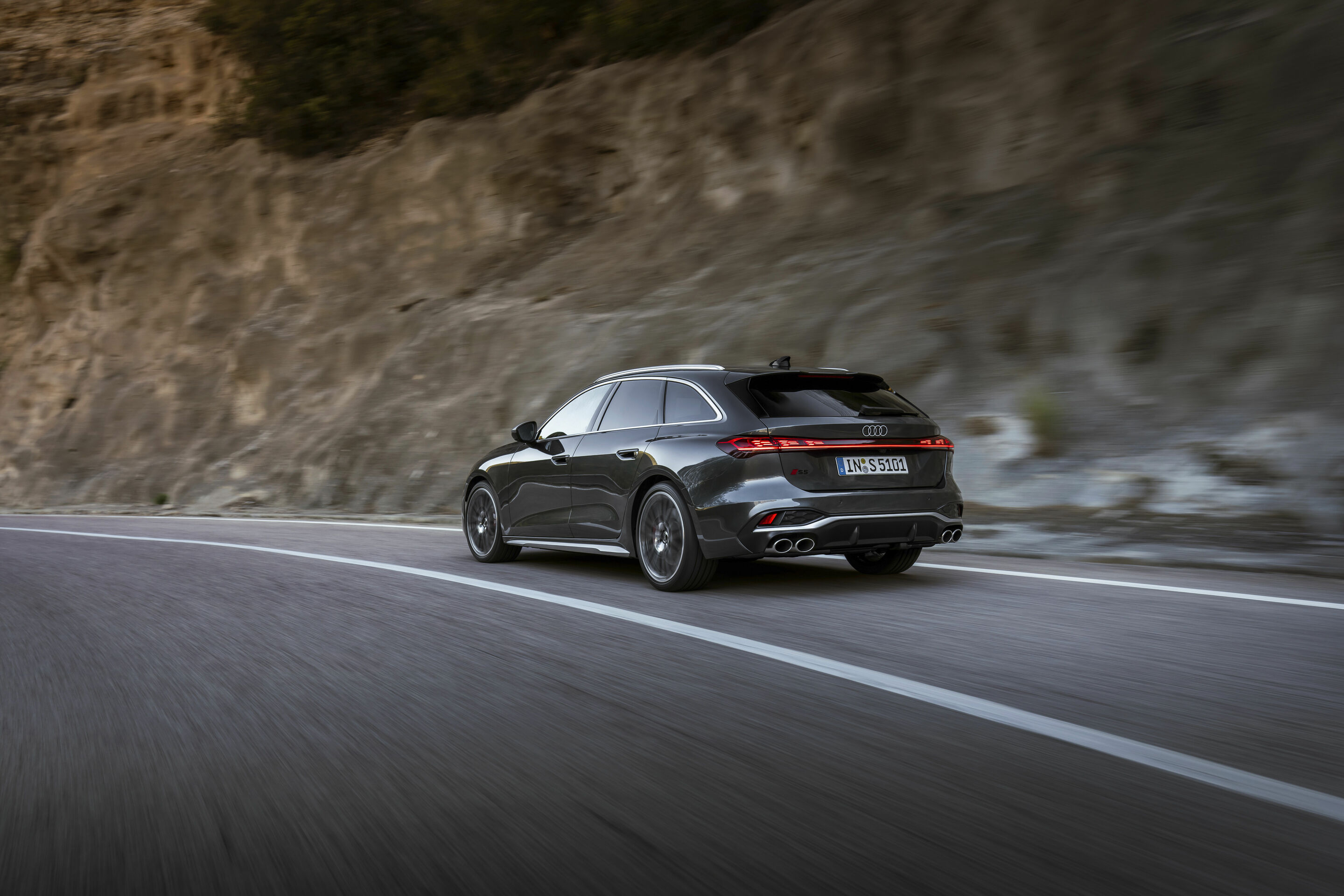 Audi S5 Avant - Dynamic photo,
Colour: Daytona Grey perl effect