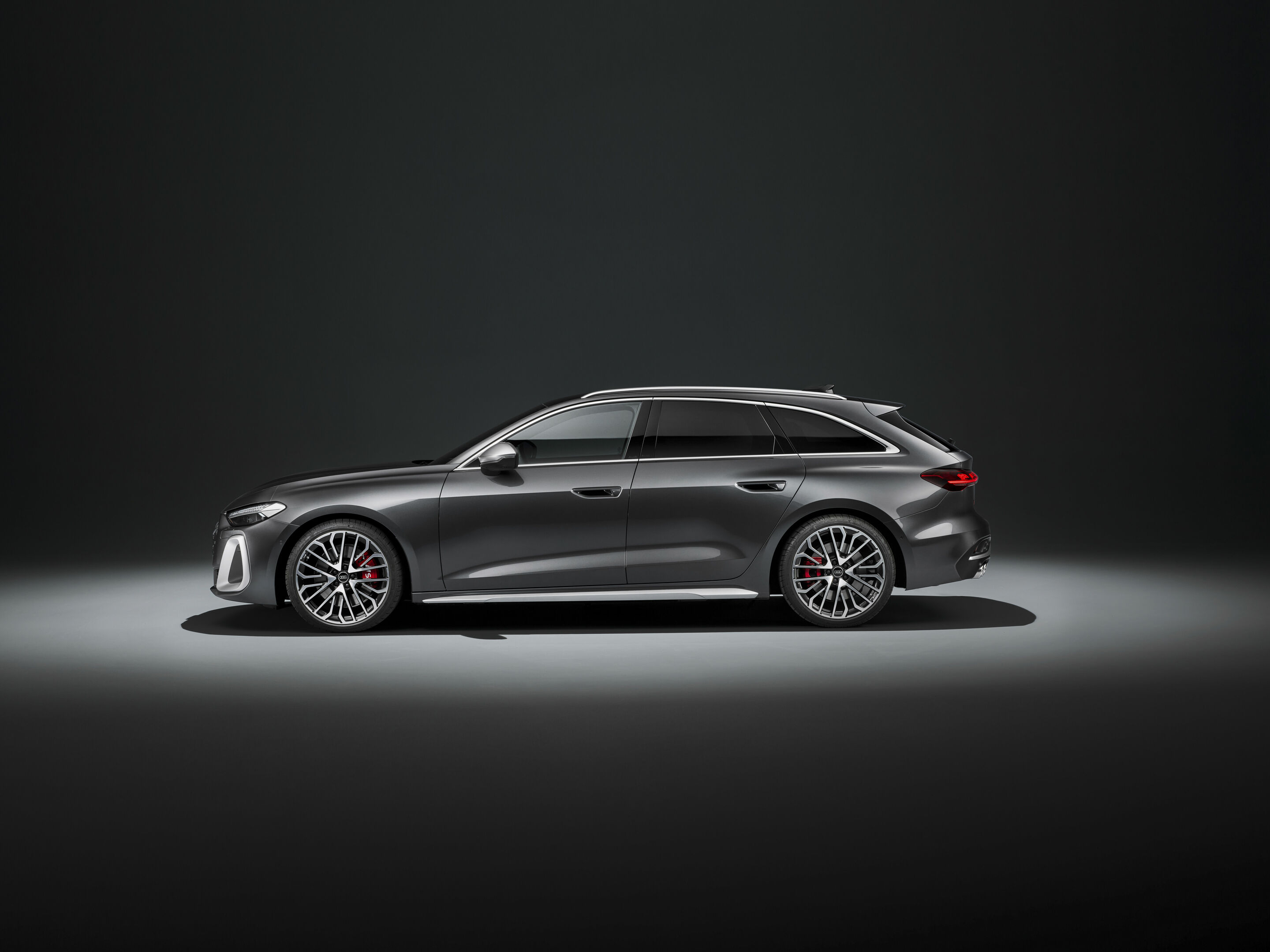 Audi S5 Avant - Static photo,
Colour: Daytona Grey perl effect