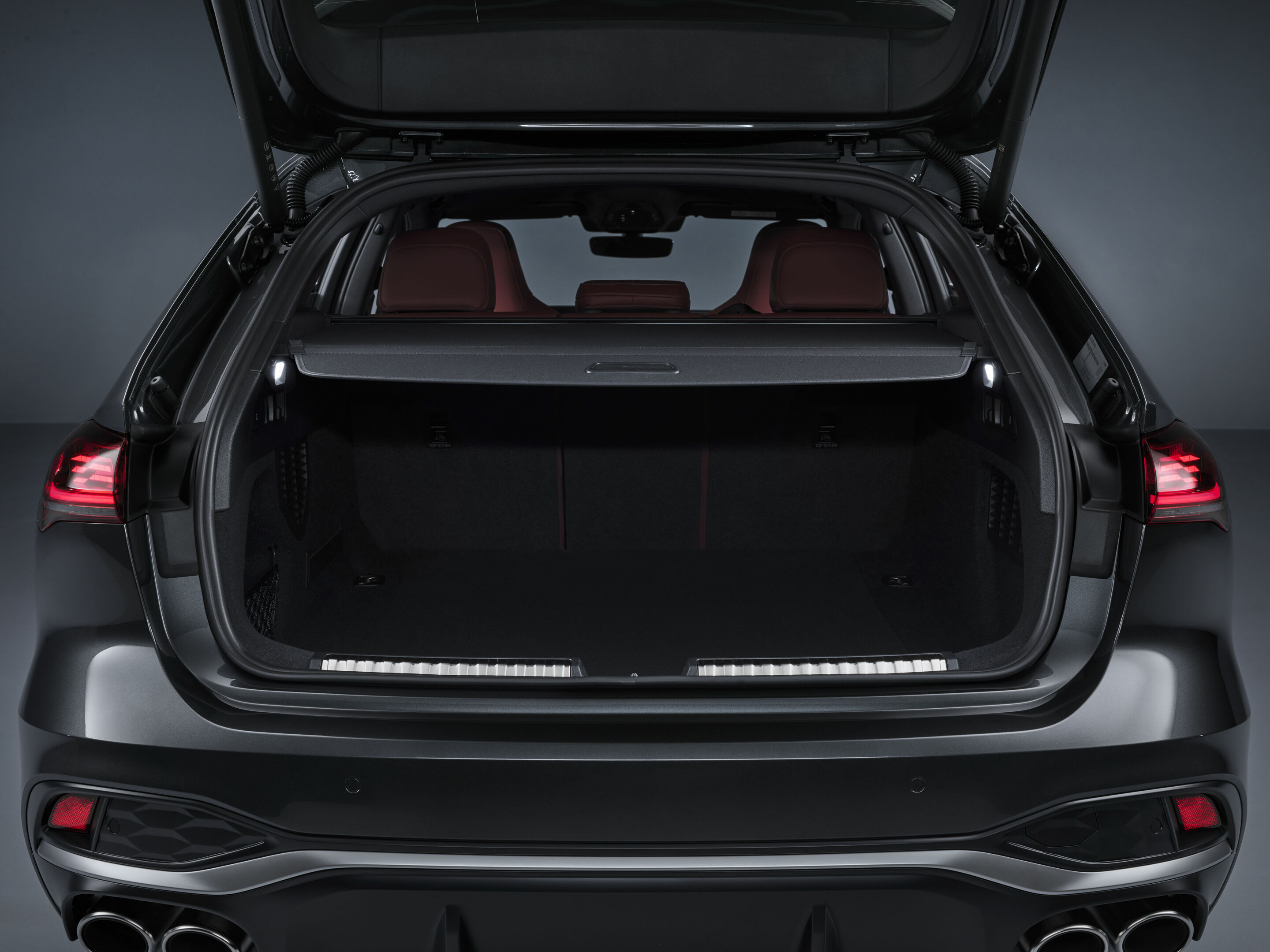 Audi S5 Avant - Gepäckraum,
Farbe: Daytonagrau Perleffekt