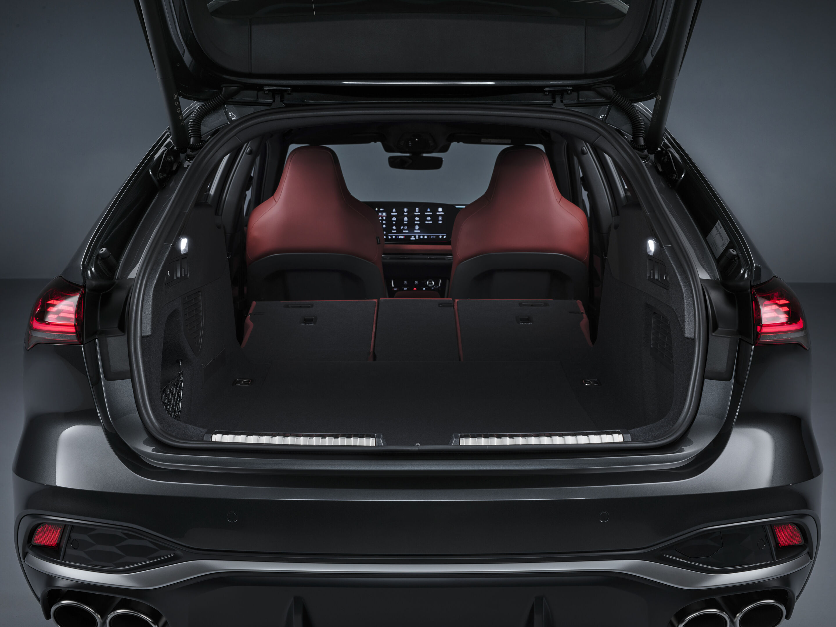 Audi S5 Avant - Luggage compartment,
Colour: Daytona Grey pearl effect