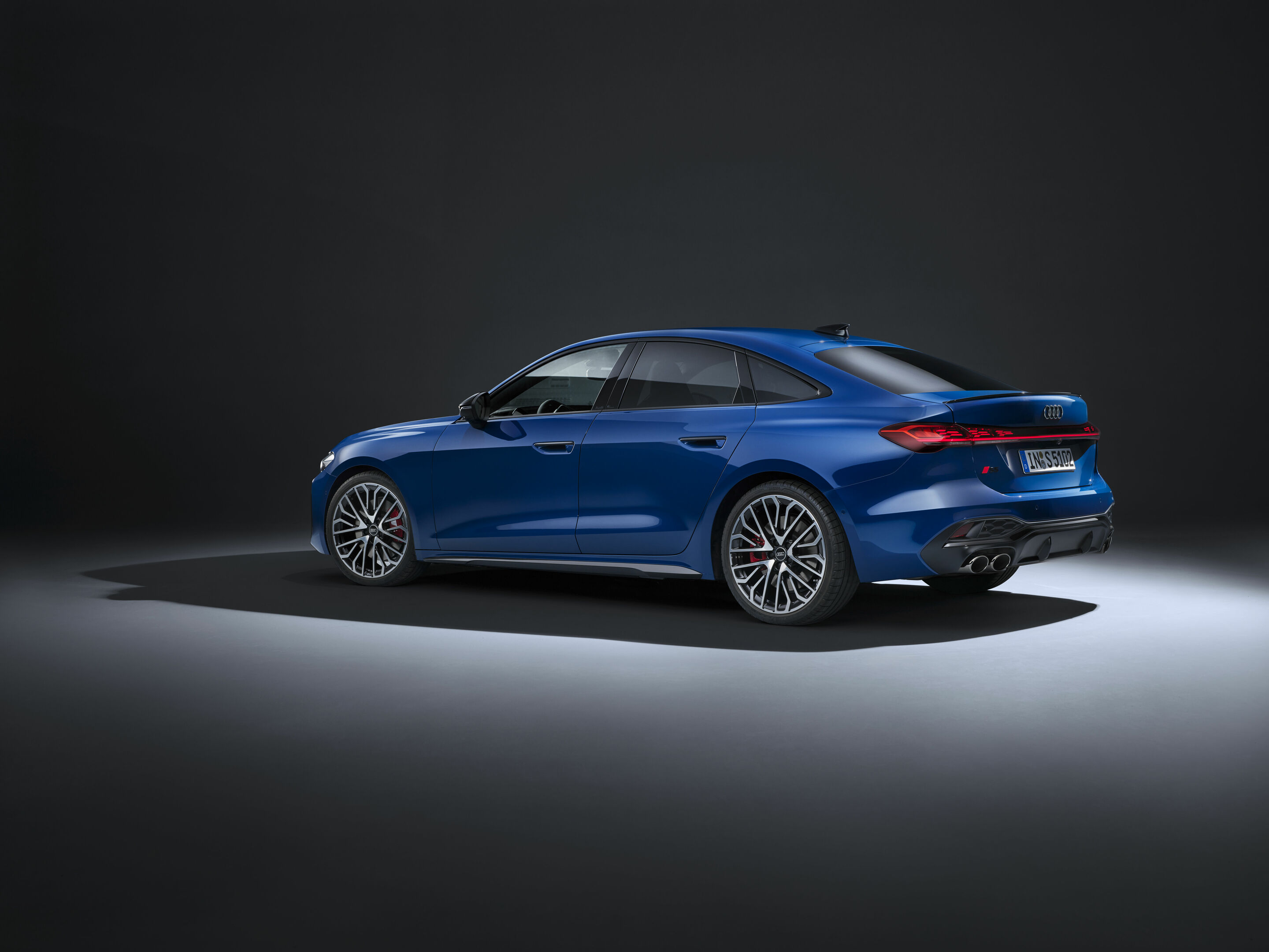 Audi S5 Sedan - Static photo,
Colour: Ascari blue metallic