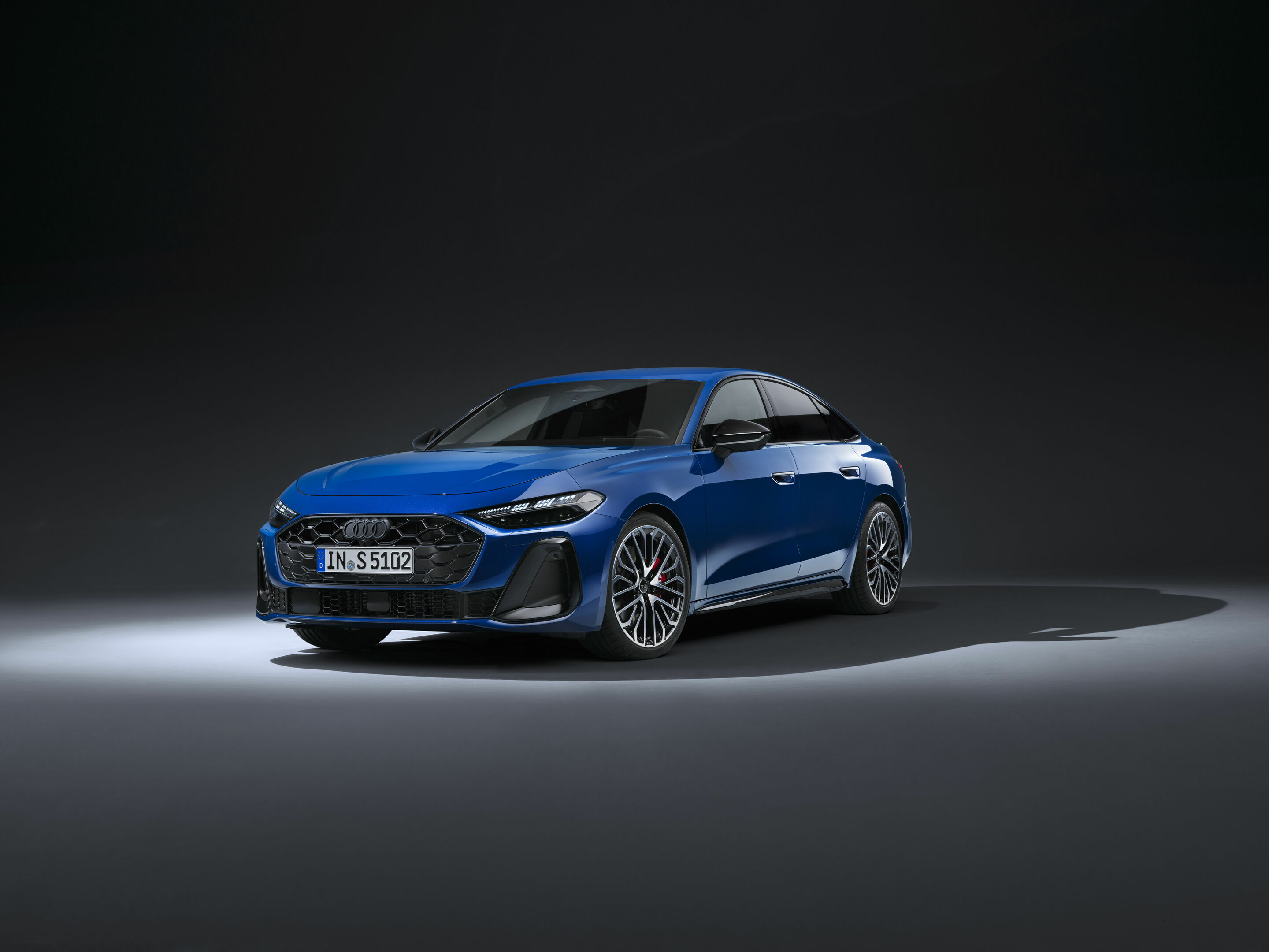 Audi S5 Sedan - Static photo,
Colour: Ascari blue metallic