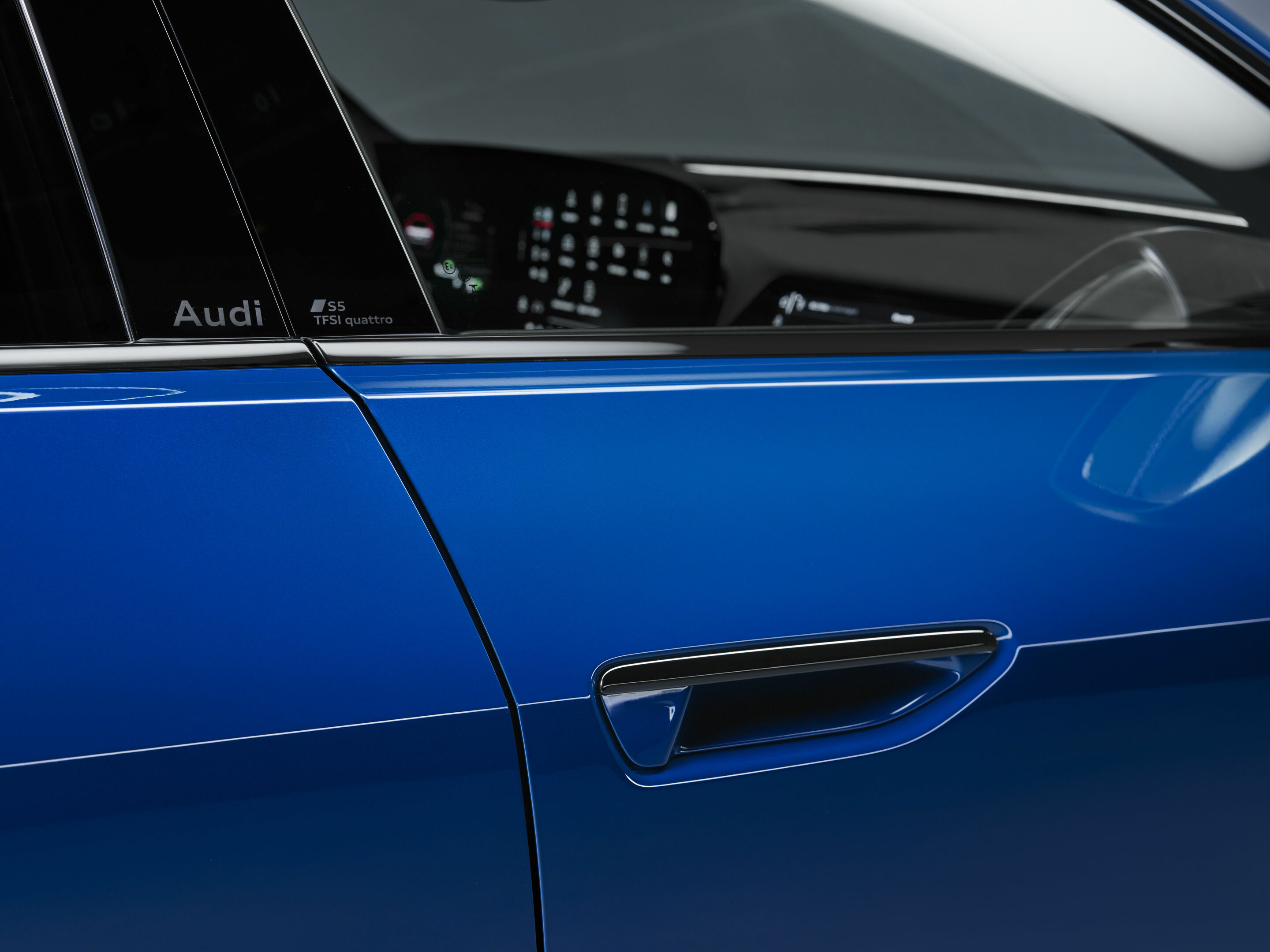 Audi S5 Sedan - Detail,
Colour: Ascari blue metallic