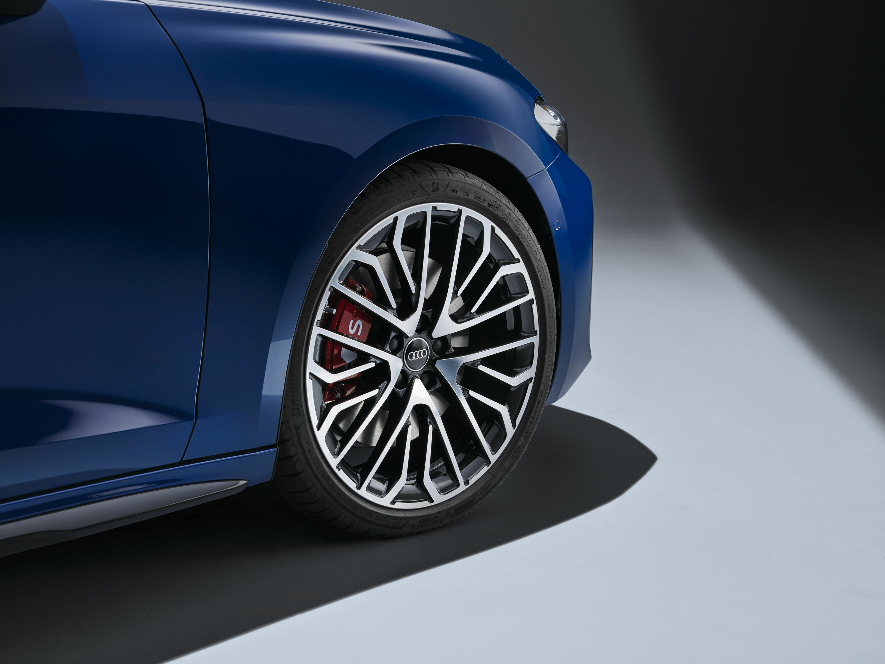 Audi S5 Sedan - Detail,
Colour: Ascari blue metallic