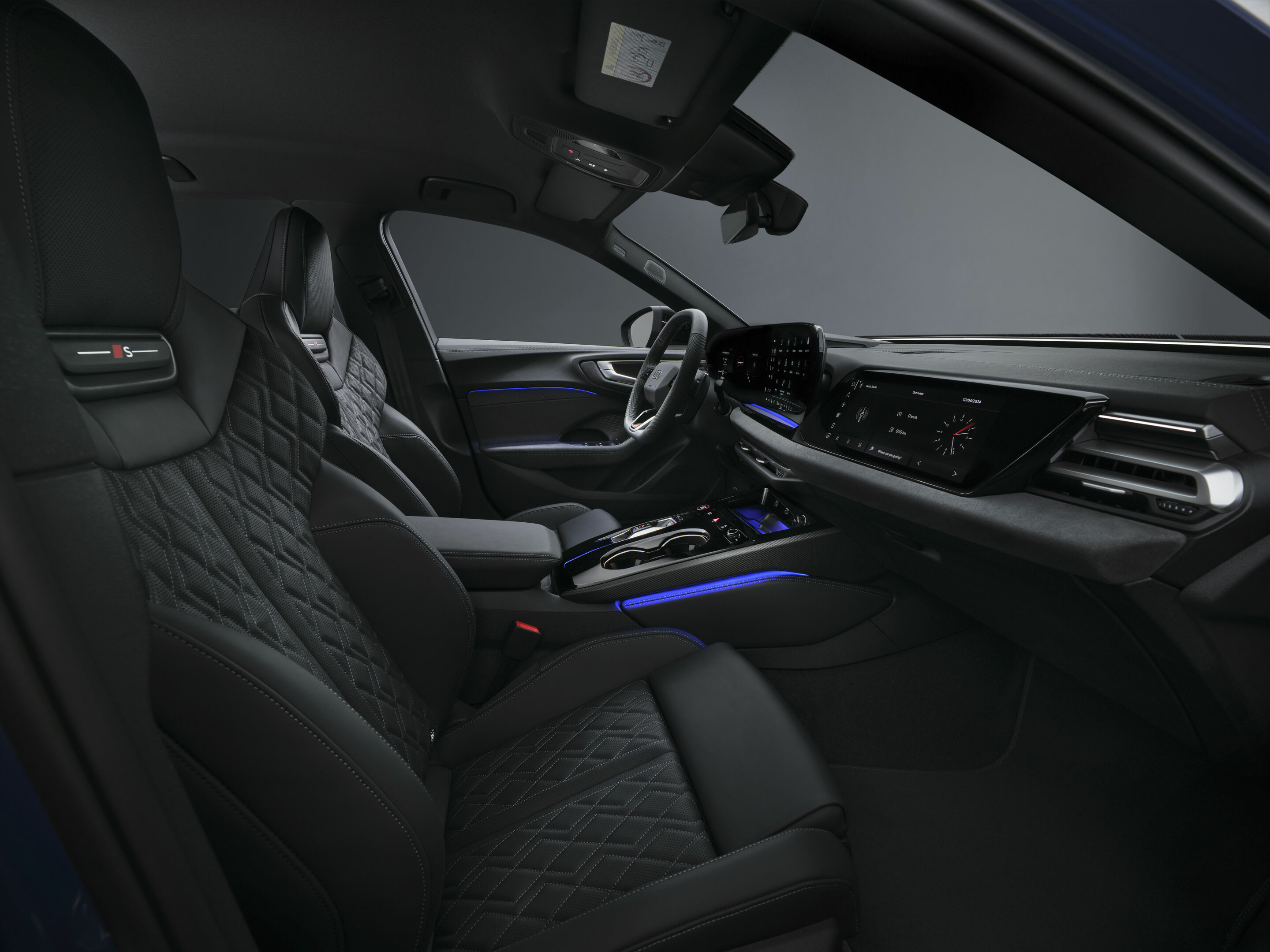 Audi S5 Sedan - Interior,
Colour: Ascari blue metallic