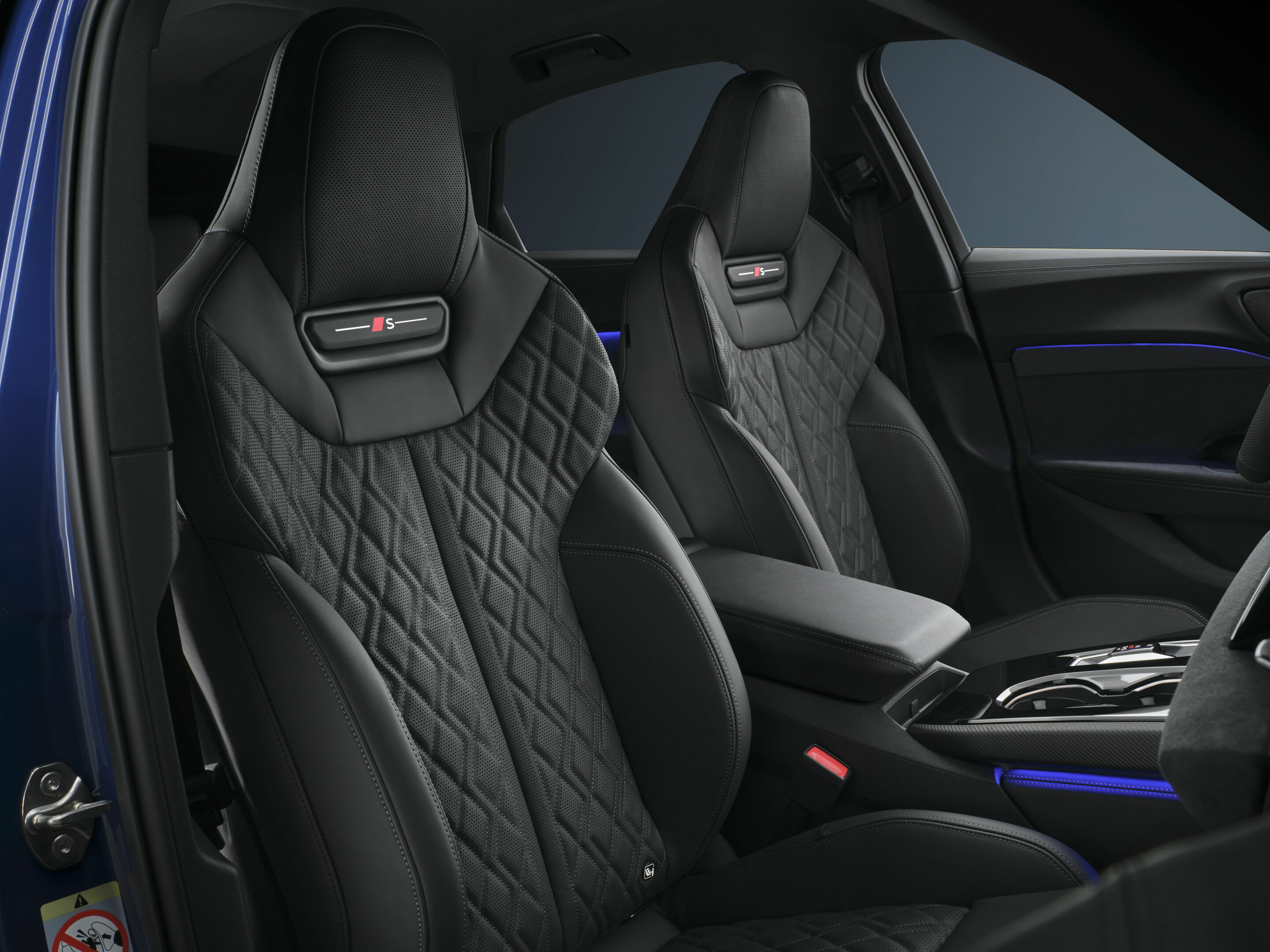 Audi S5 Sedan - Interior,
Colour: Ascari blue metallic