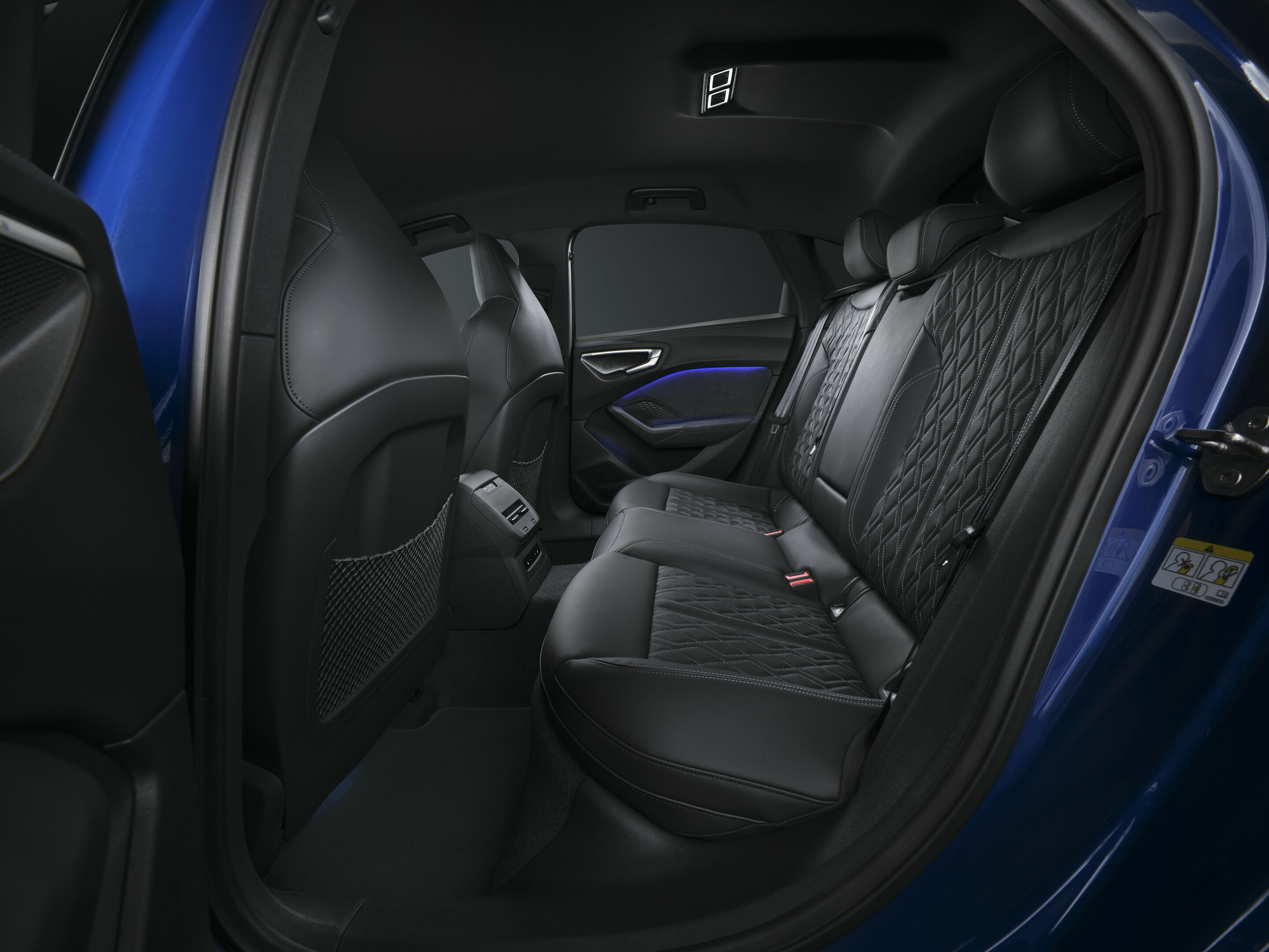 Audi S5 Limousine - Innenraum,
Farbe: Ascariblau Metallic