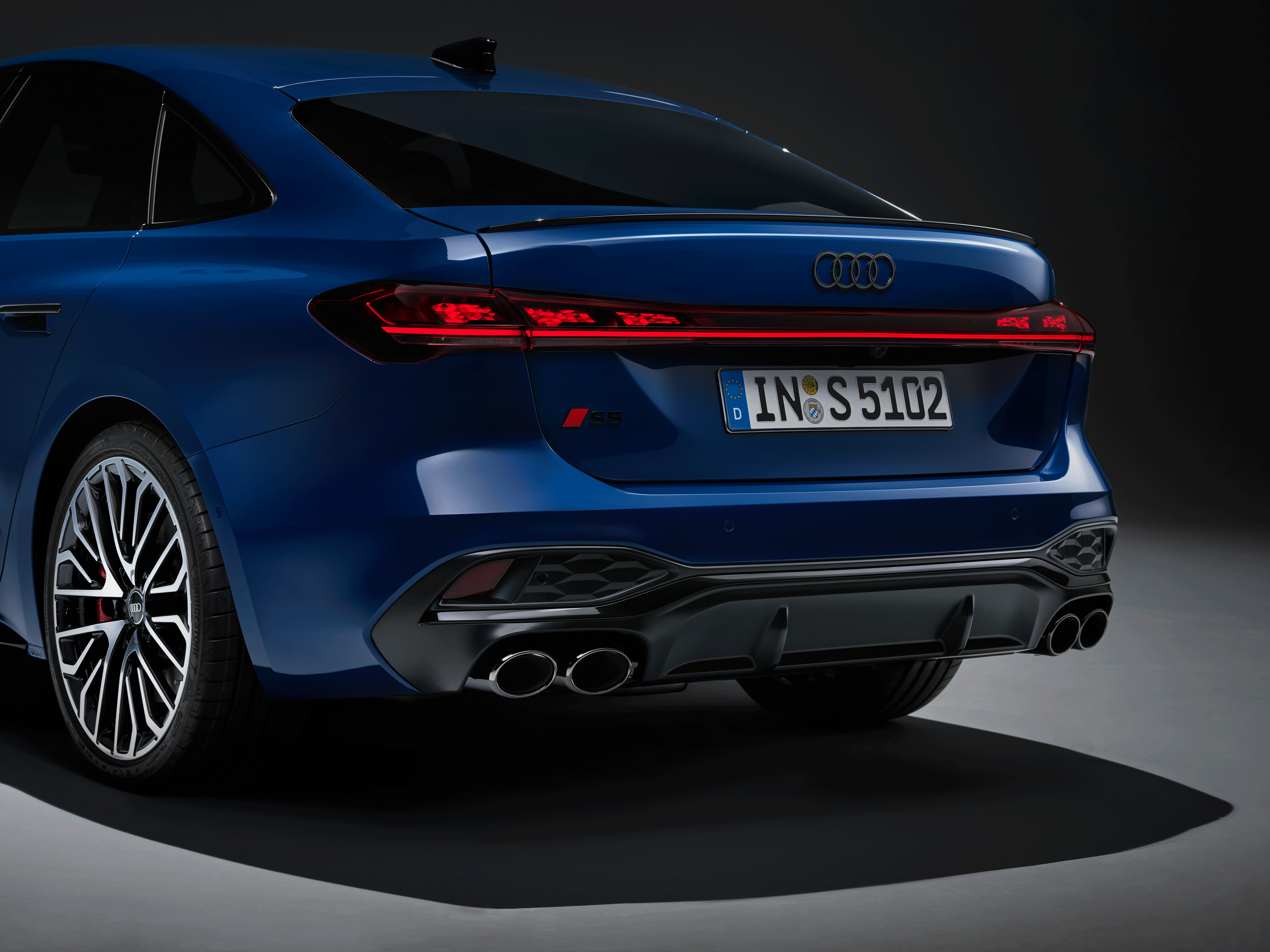 Audi S5 Sedan - Static photo,
Colour: Ascari blue metallic