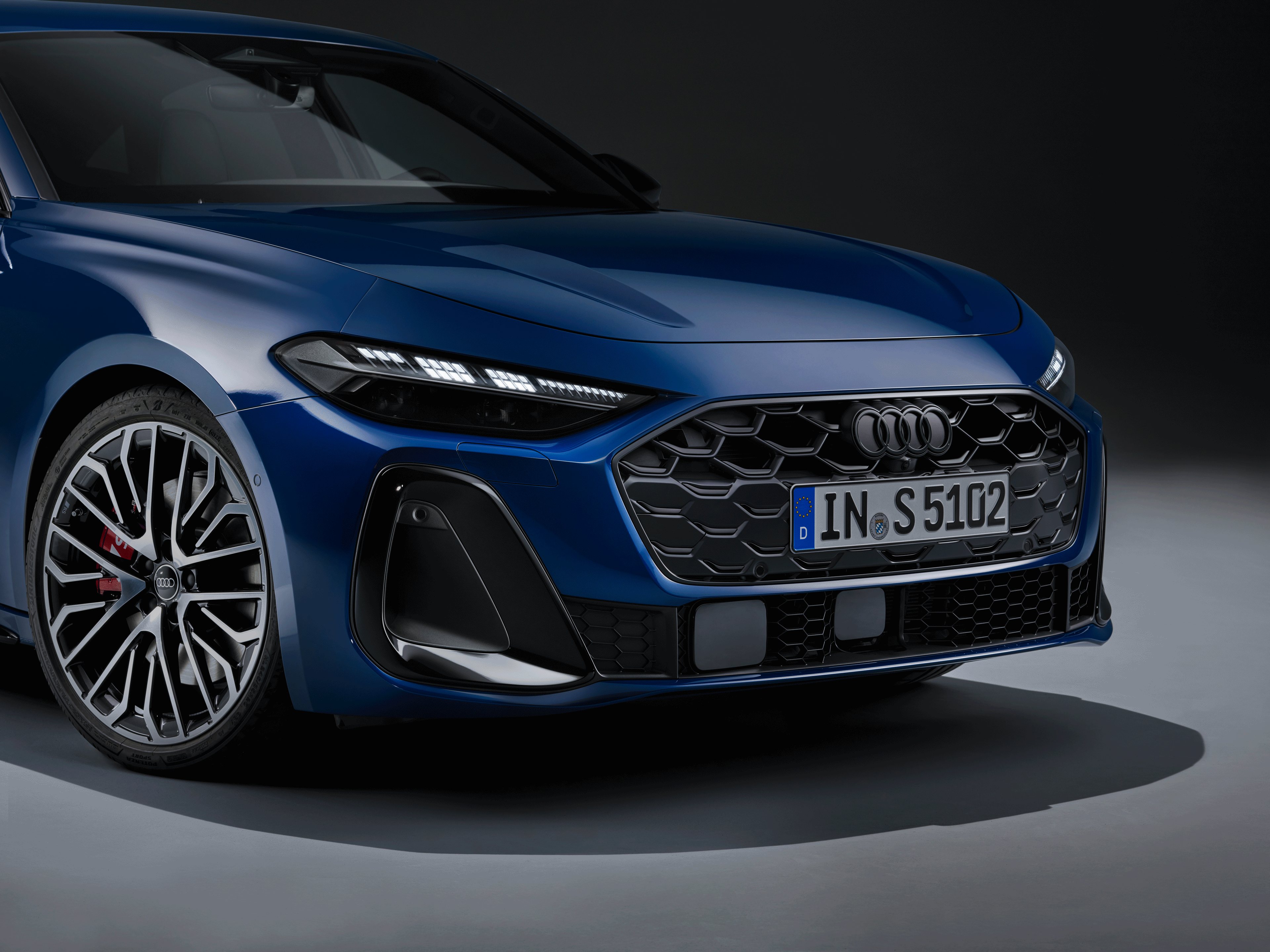 Audi S5 Sedan - Static photo,
Colour: Ascari blue metallic