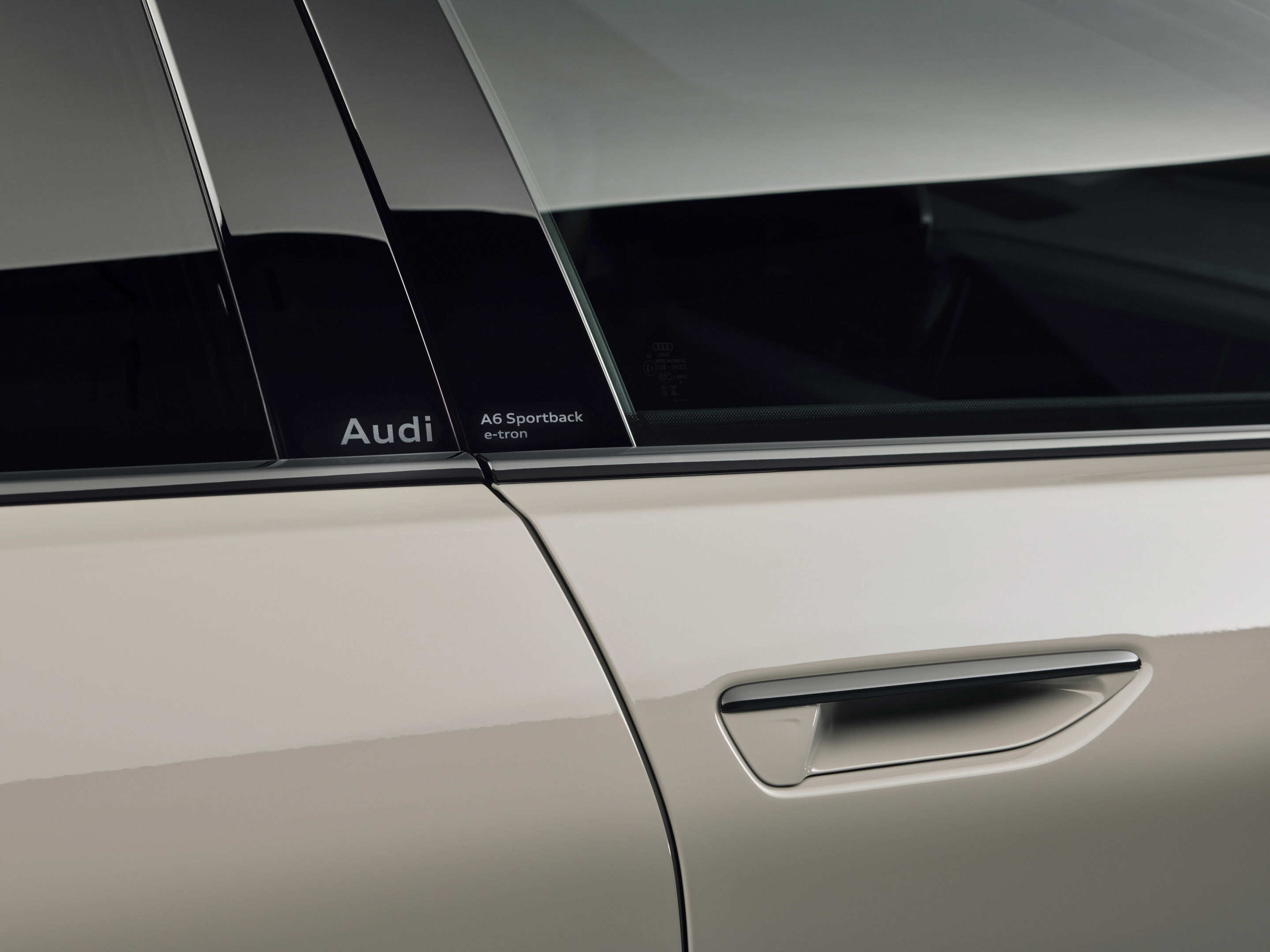 Audi A6 Sportback e-tron performance - Detail,
Colour: Siam beige metallic