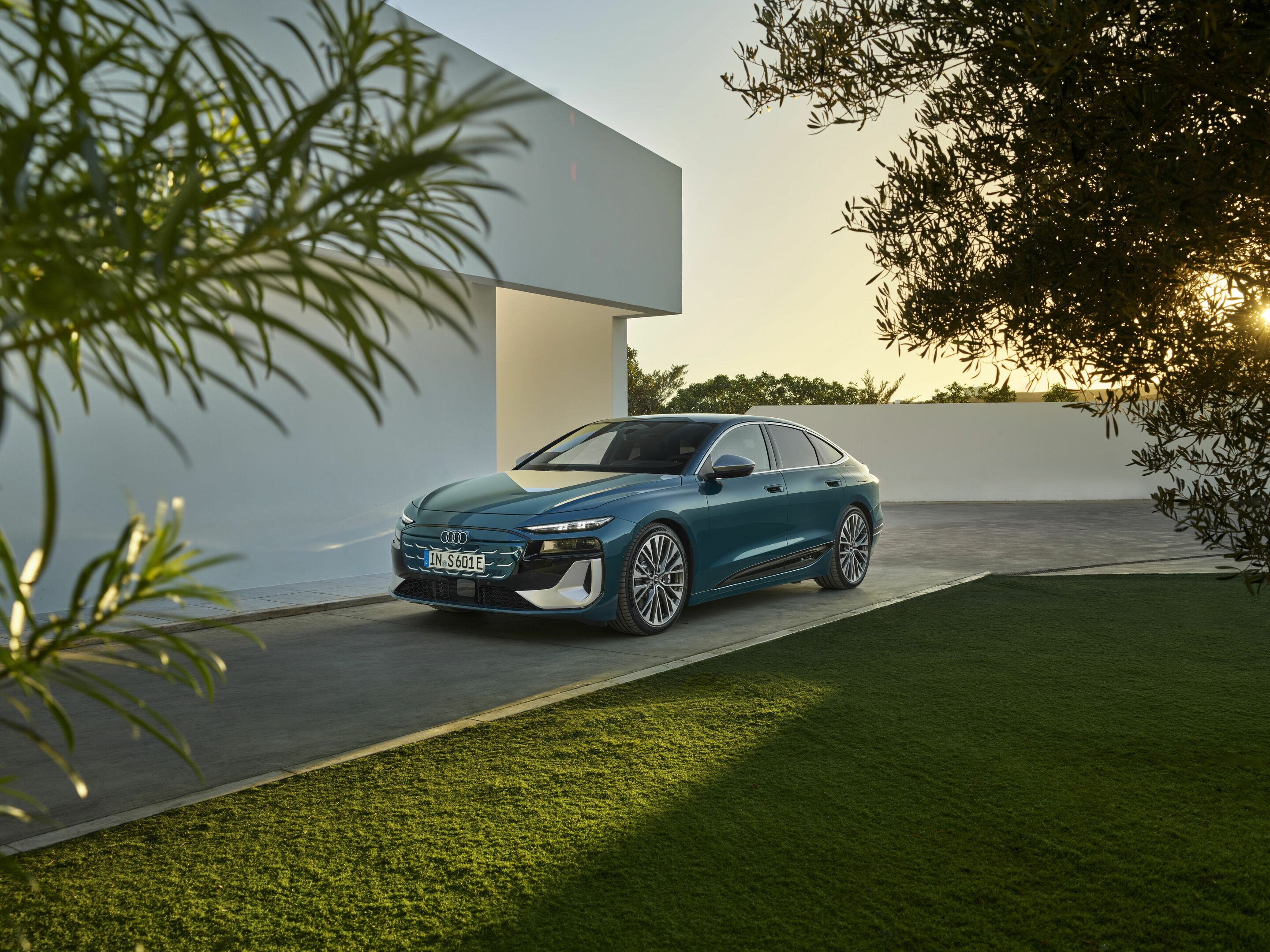 Audi S6 Sportback e-tron - Static photo,
Colour: Malpelo blue metallic