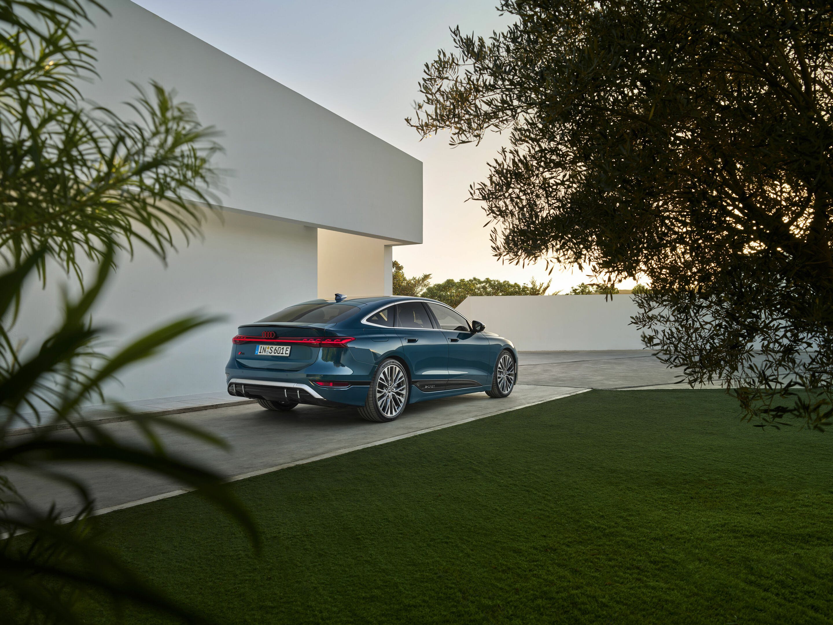 Audi S6 Sportback e-tron - Static photo,
Colour: Malpelo blue metallic