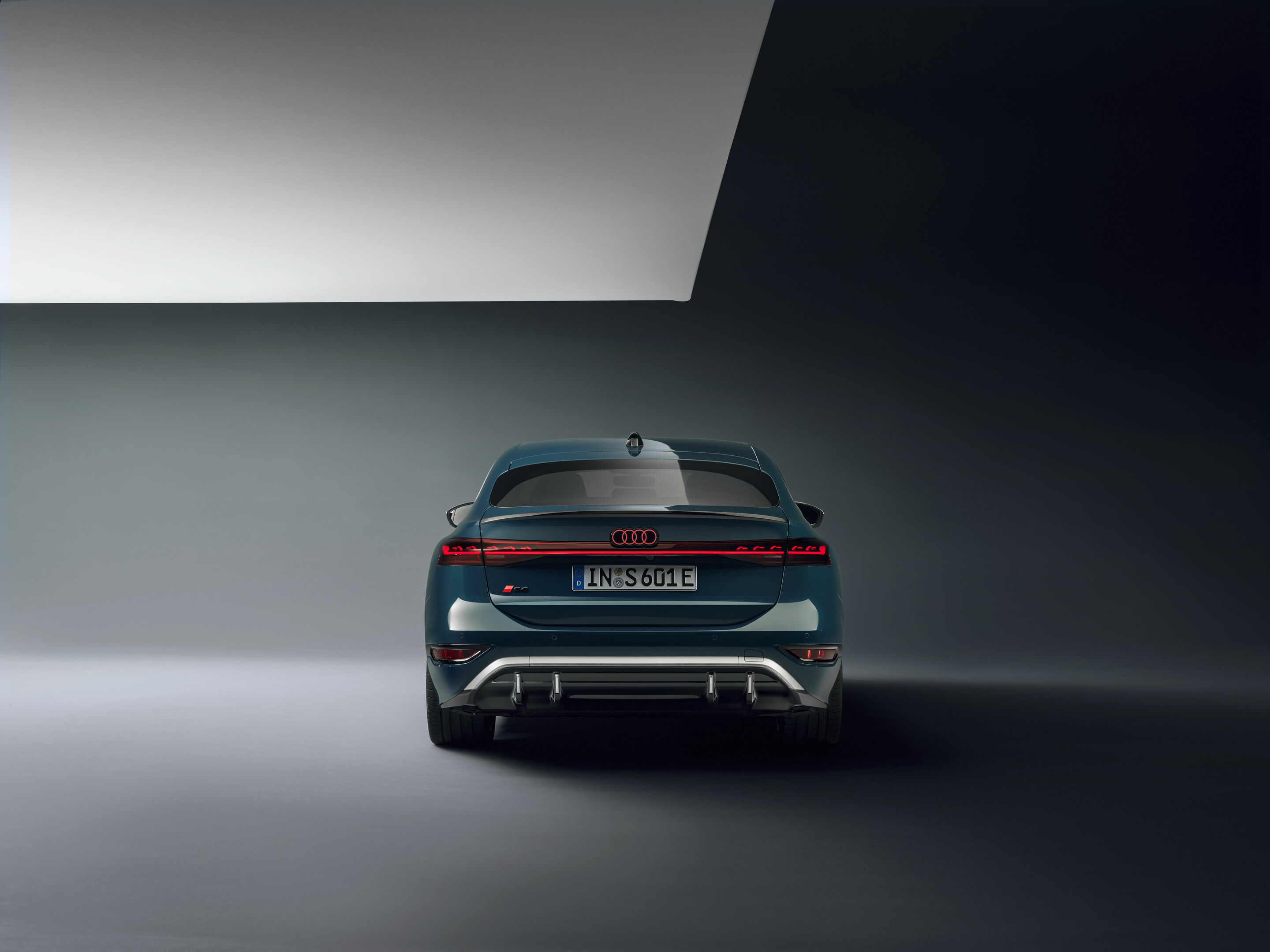 Audi S6 Sportback e-tron - Standaufnahme,
Farbe: Malpeloblau Metallic