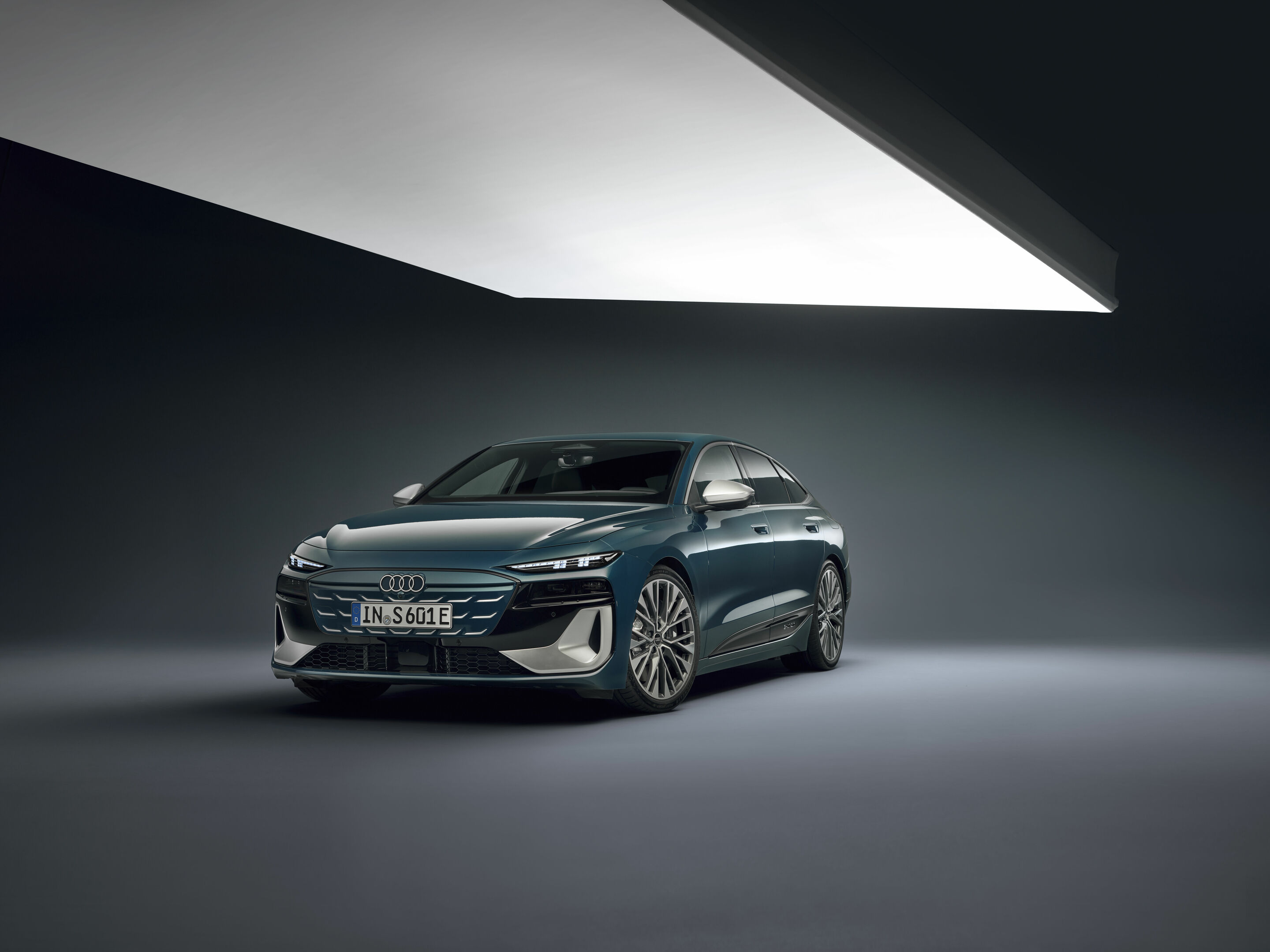 Audi S6 Sportback e-tron - Standaufnahme,
Farbe: Malpeloblau Metallic