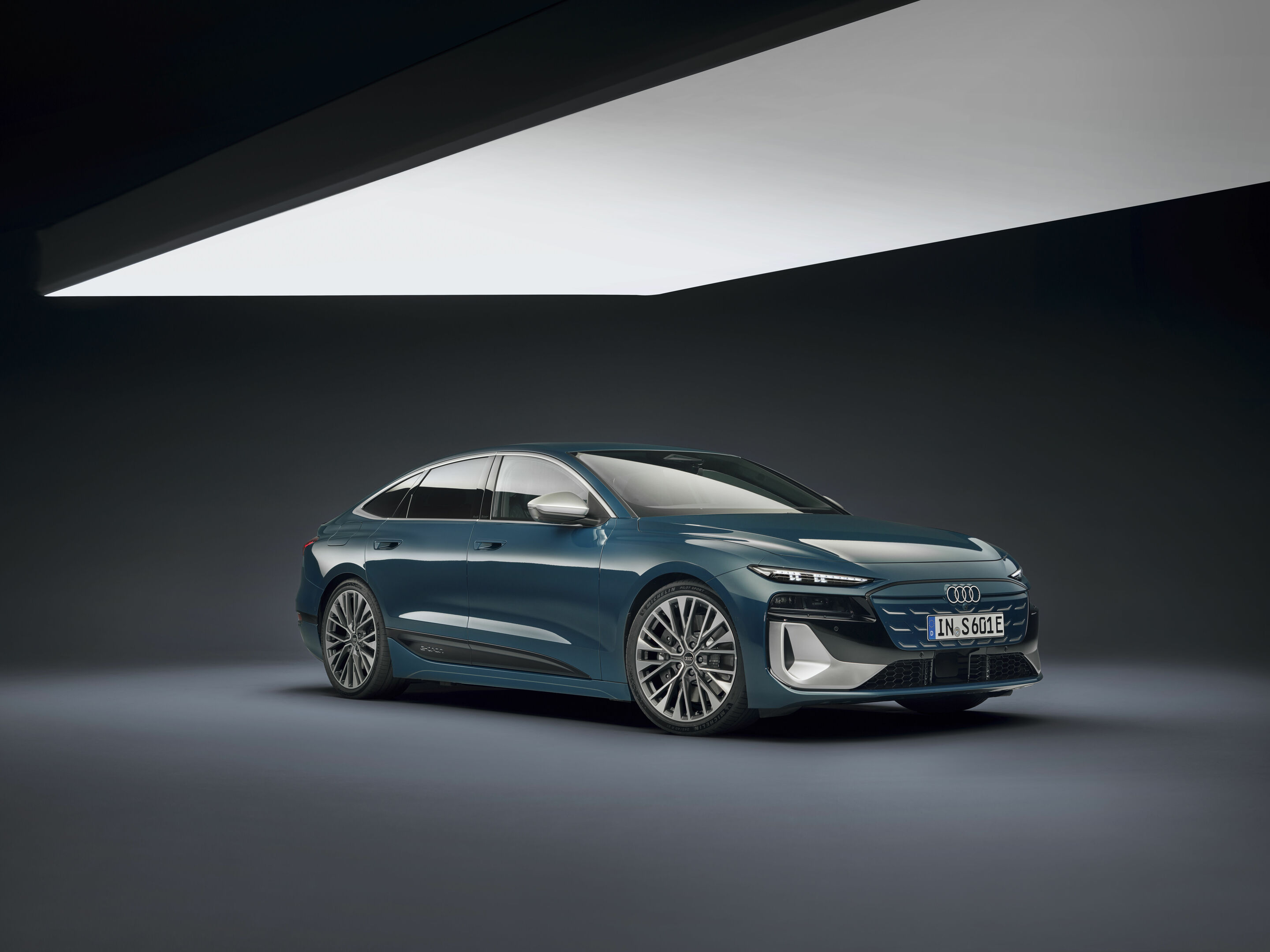 Audi S6 Sportback e-tron - Standaufnahme,
Farbe: Malpeloblau Metallic