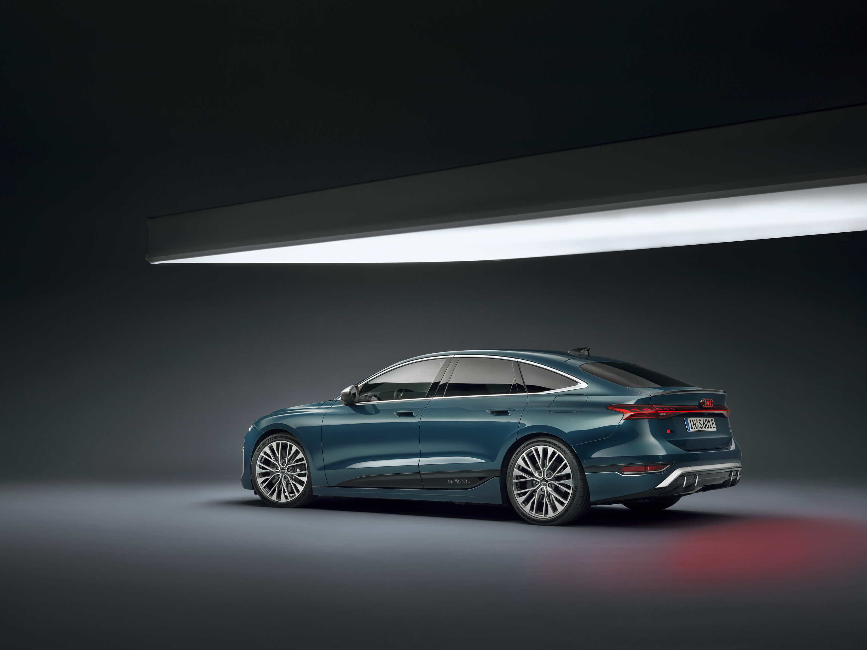 Audi S6 Sportback e-tron - Static photo,
Colour: Malpelo blue metallic