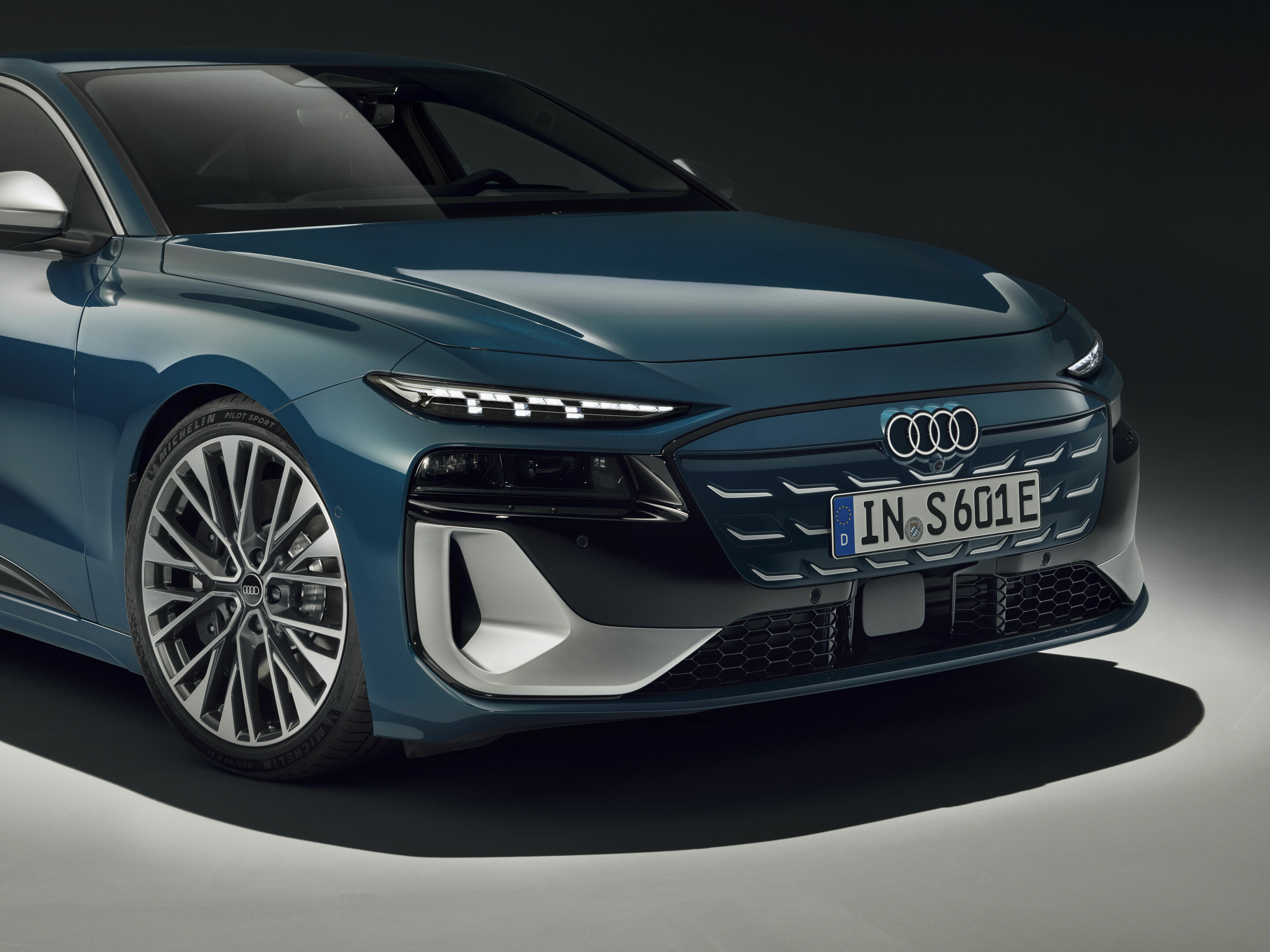 Audi S6 Sportback e-tron - Detail,
Colour: Malpelo blue metallic