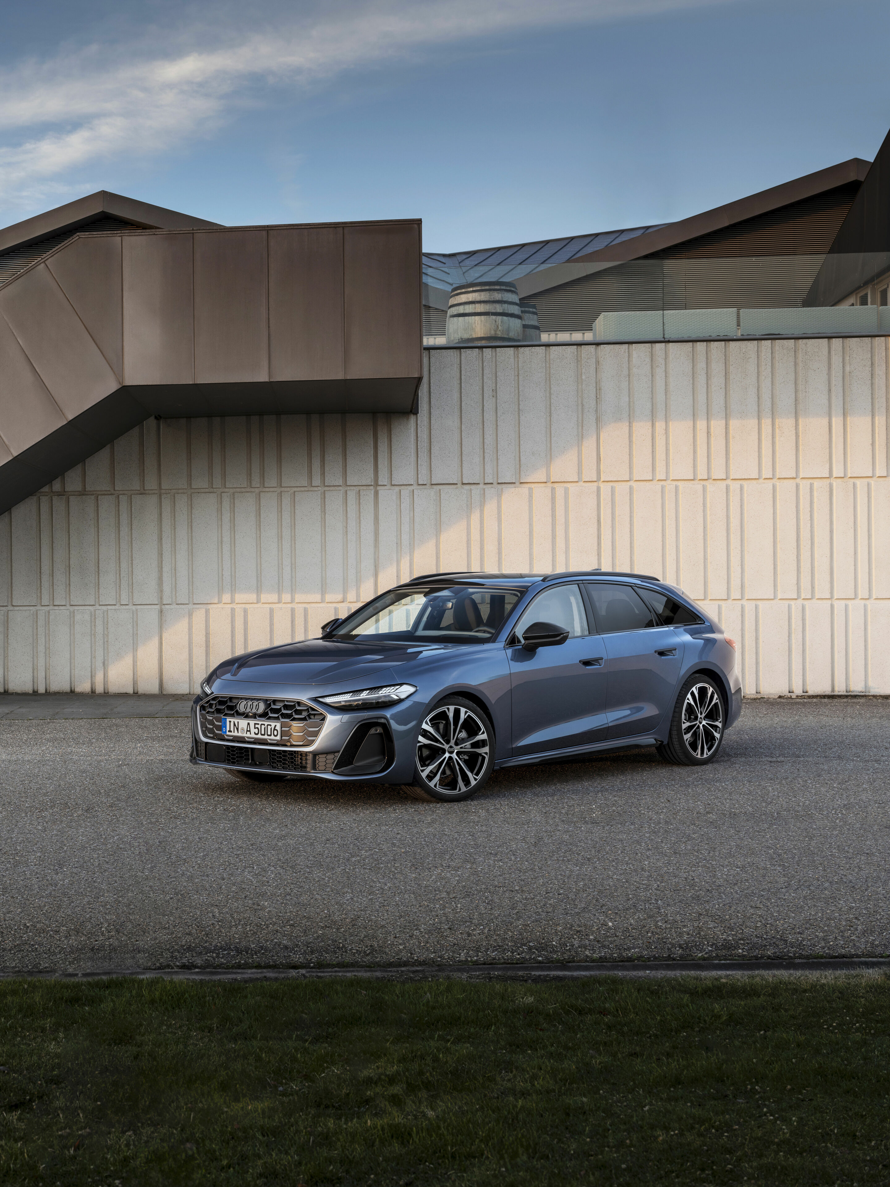 Audi A5 Avant - Standaufnahme,
Farbe: Horizontblau Metallic

Panorama-Glasdach mit schaltbarer Transparenz ist in Deutschland voraussichtlich ab dem vierten Quartal 2024 verfügbar. Über den genauen Einsatztermin informieren Sie sich bitte bei Ihrem Audi...