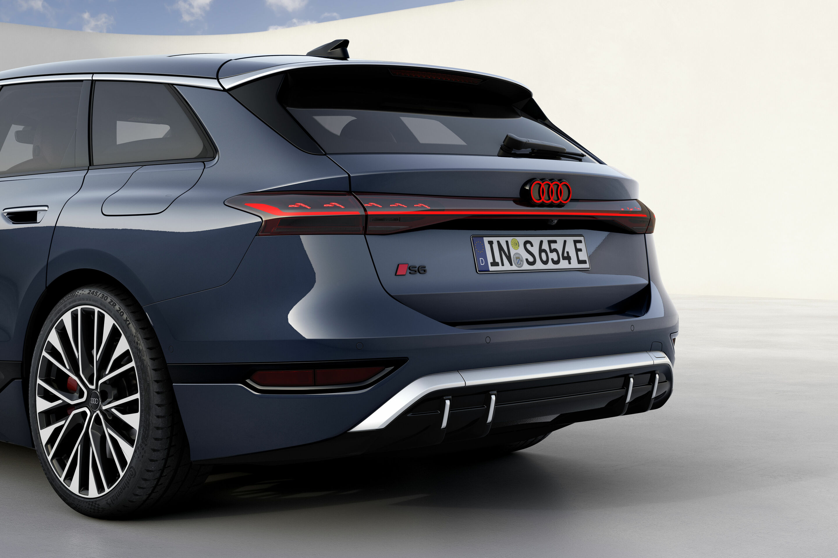 Audi S6 Avant e-tron - Detail,
Colour: Plasma blue metallic