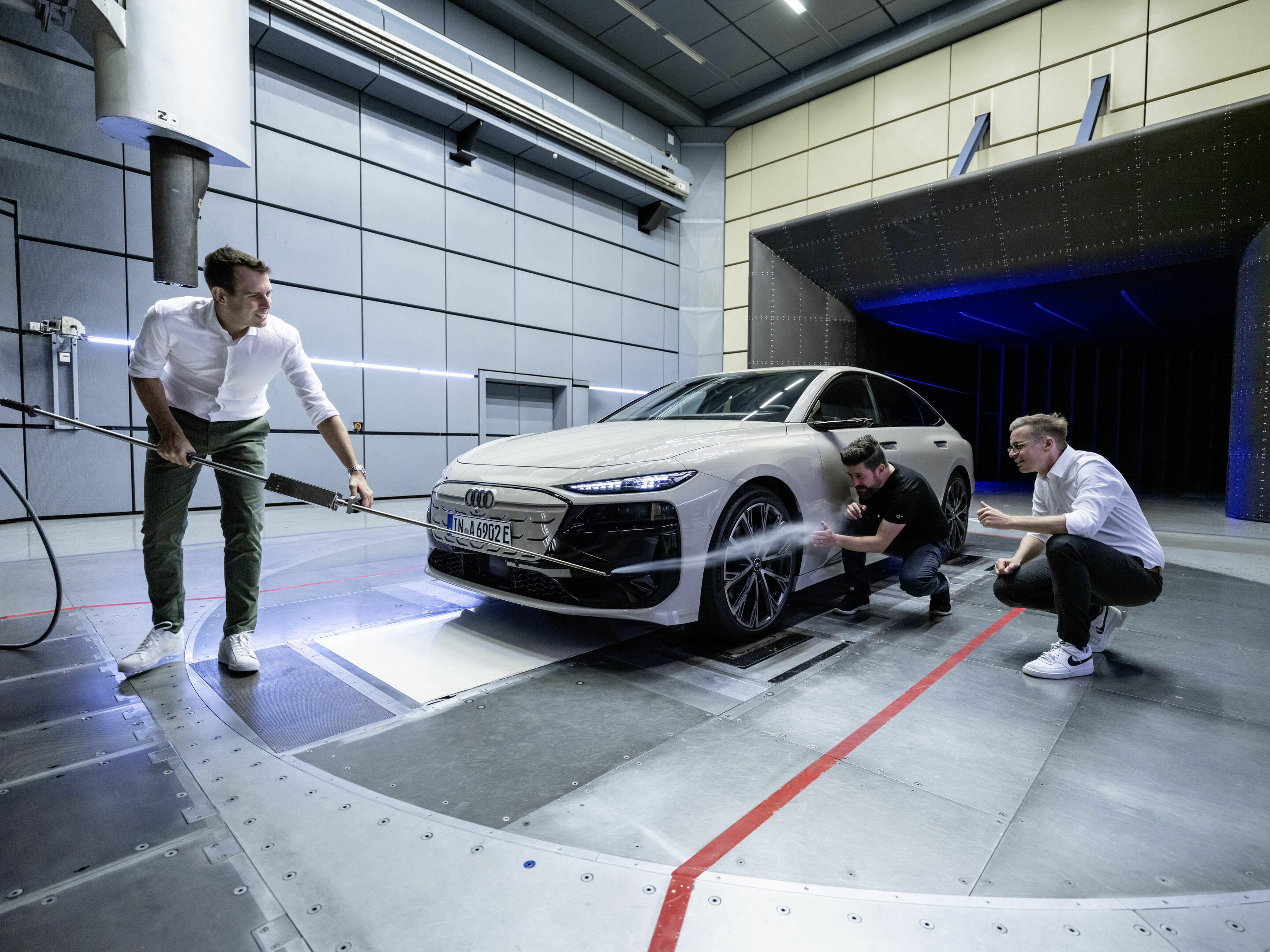Teamwork: Meticulous detail work on the aerodynamics of the Audi A6 Sportback e-tron