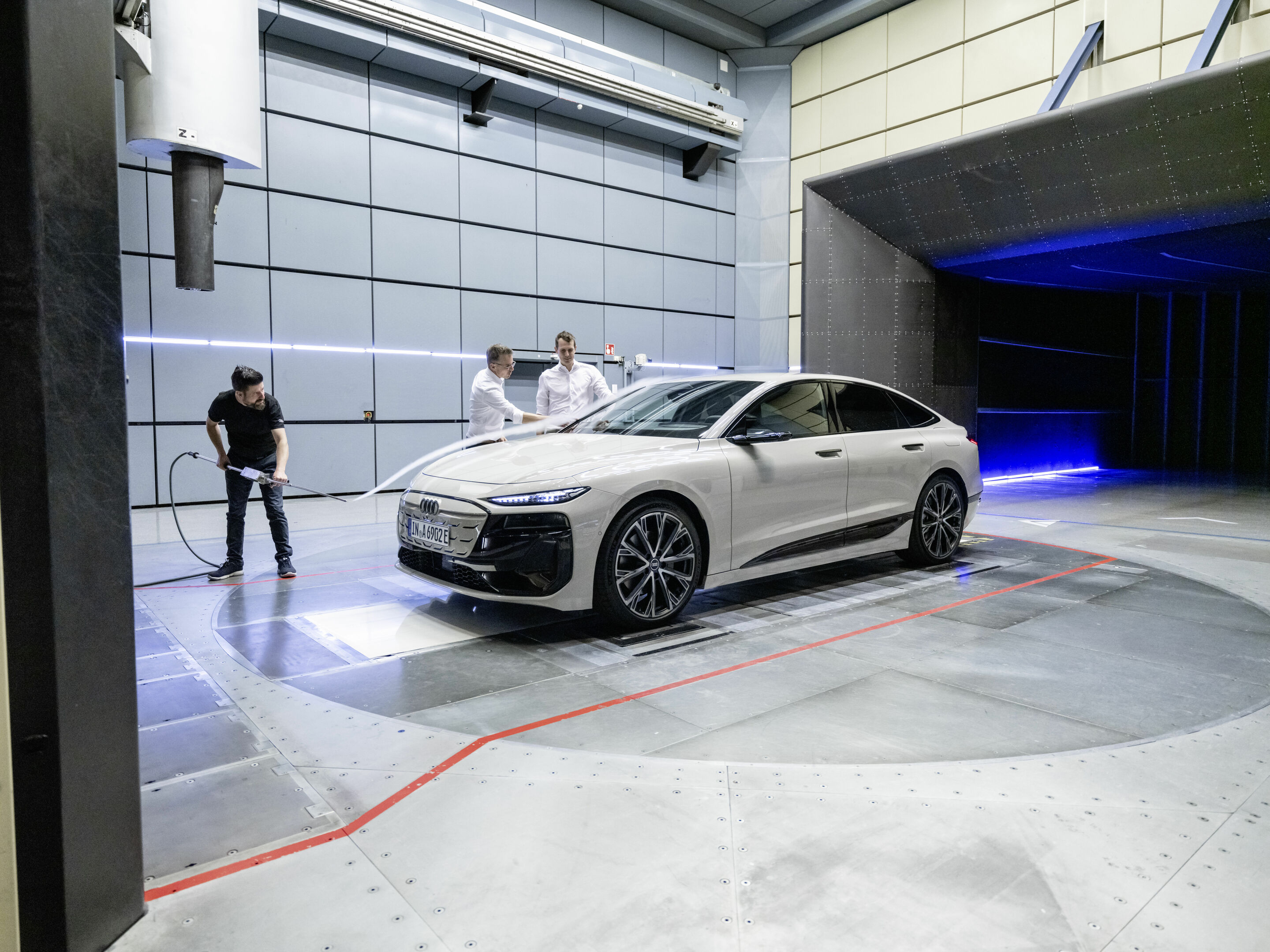 Teamwork: Meticulous detail work on the aerodynamics of the Audi A6 Sportback e-tron