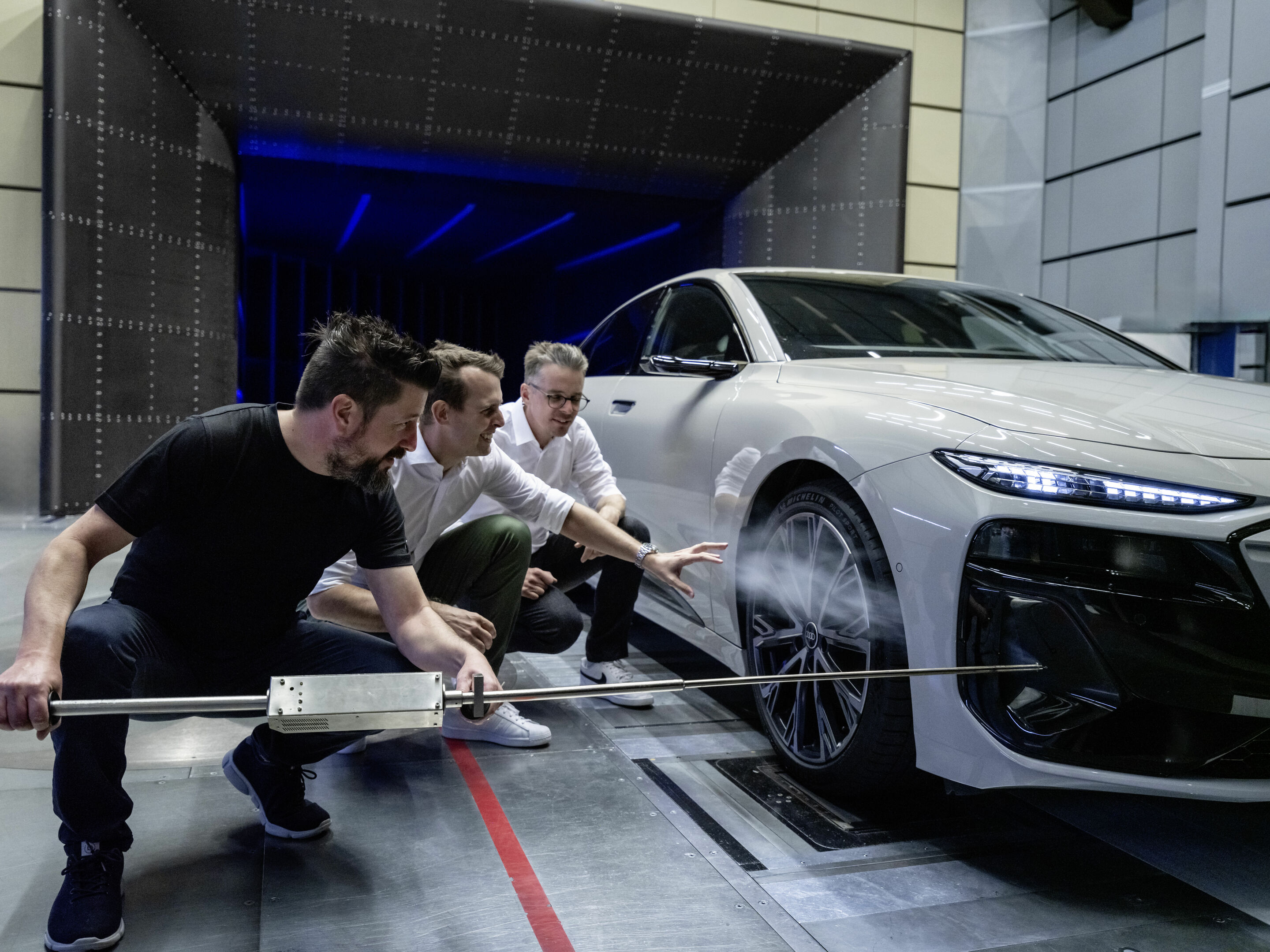 Teamwork: Meticulous detail work on the aerodynamics of the Audi A6 Sportback e-tron