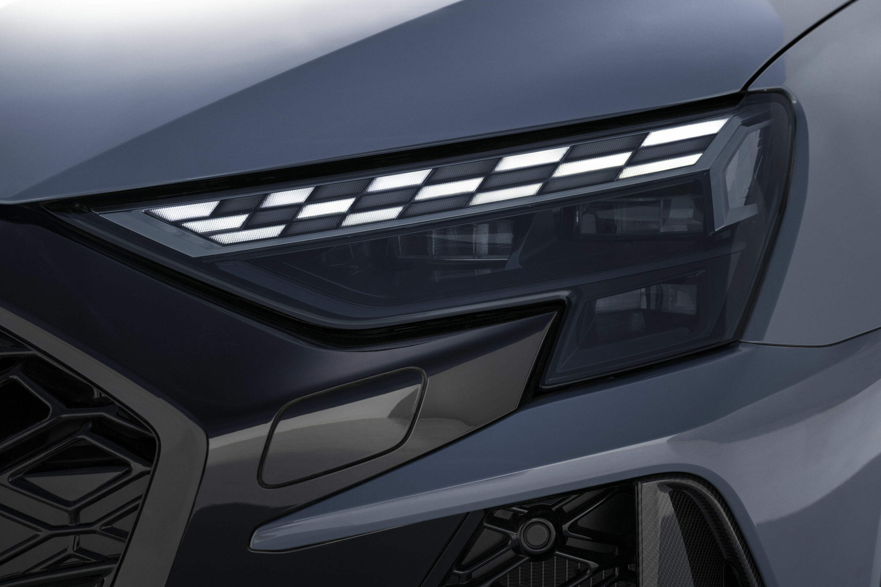 Audi RS 3 Limousine - Detail,
Farbe: Kemoragrau