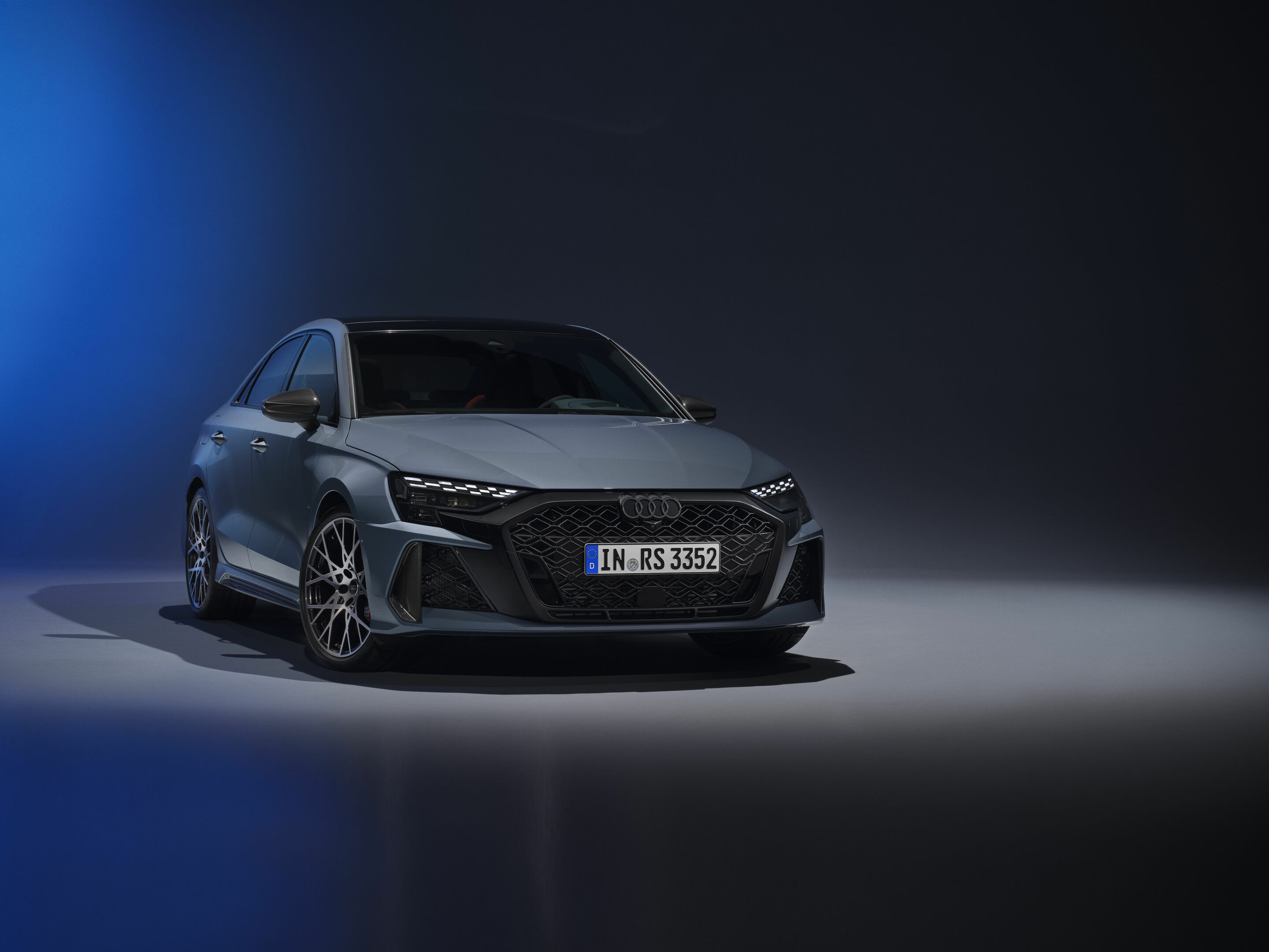 Audi RS 3 Limousine - Standaufnahme,
Farbe: Kemoragrau