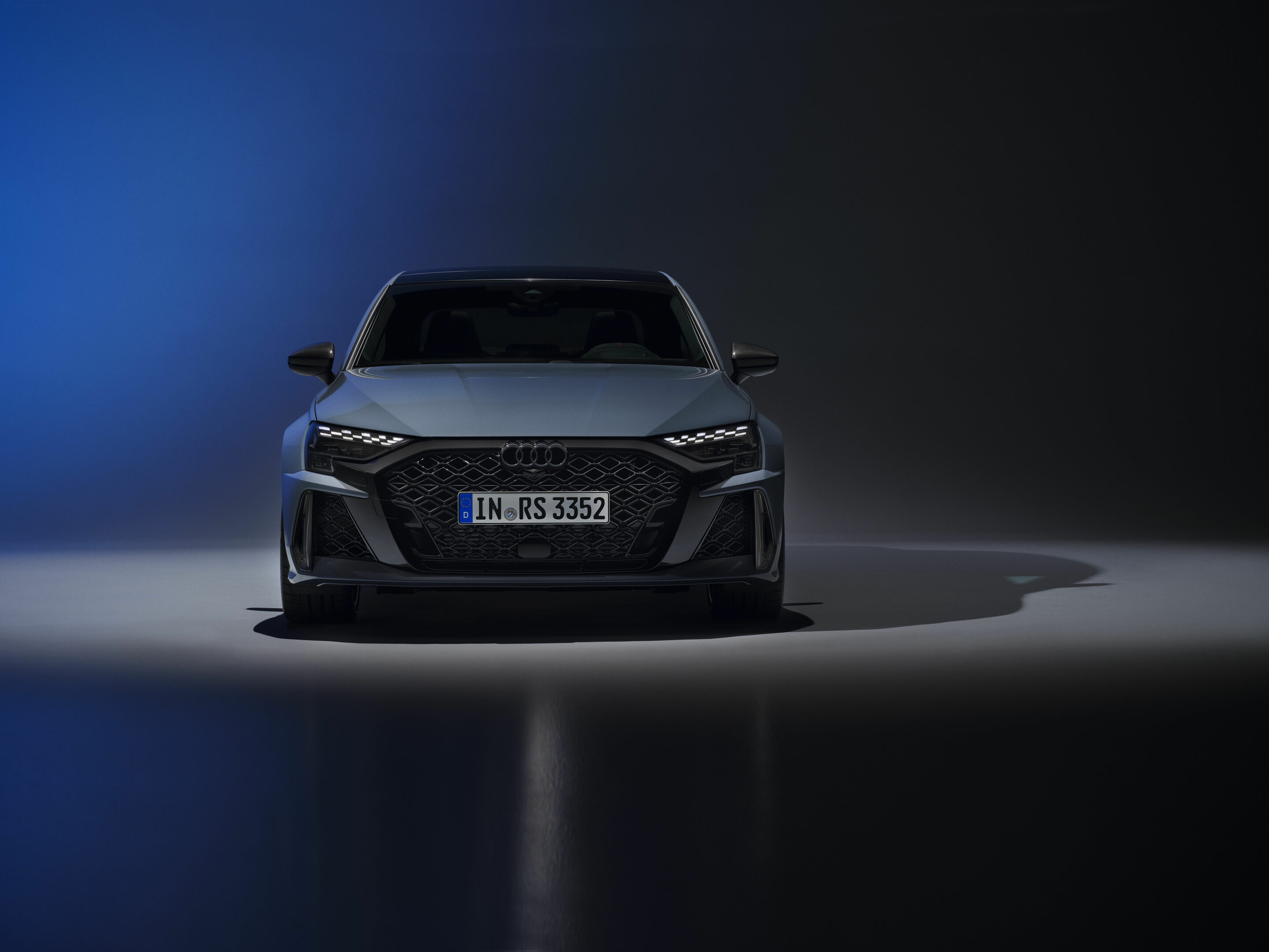 Audi RS 3 Limousine - Standaufnahme,
Farbe: Kemoragrau