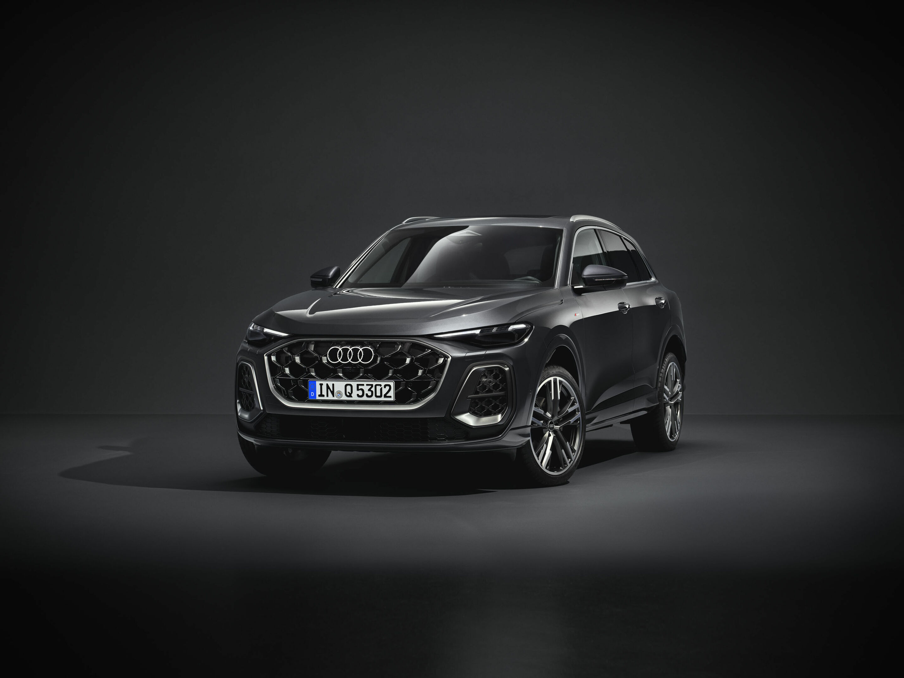 Audi Q5 SUV - Standaufnahme,
Farbe: Tamboragrau Metallic