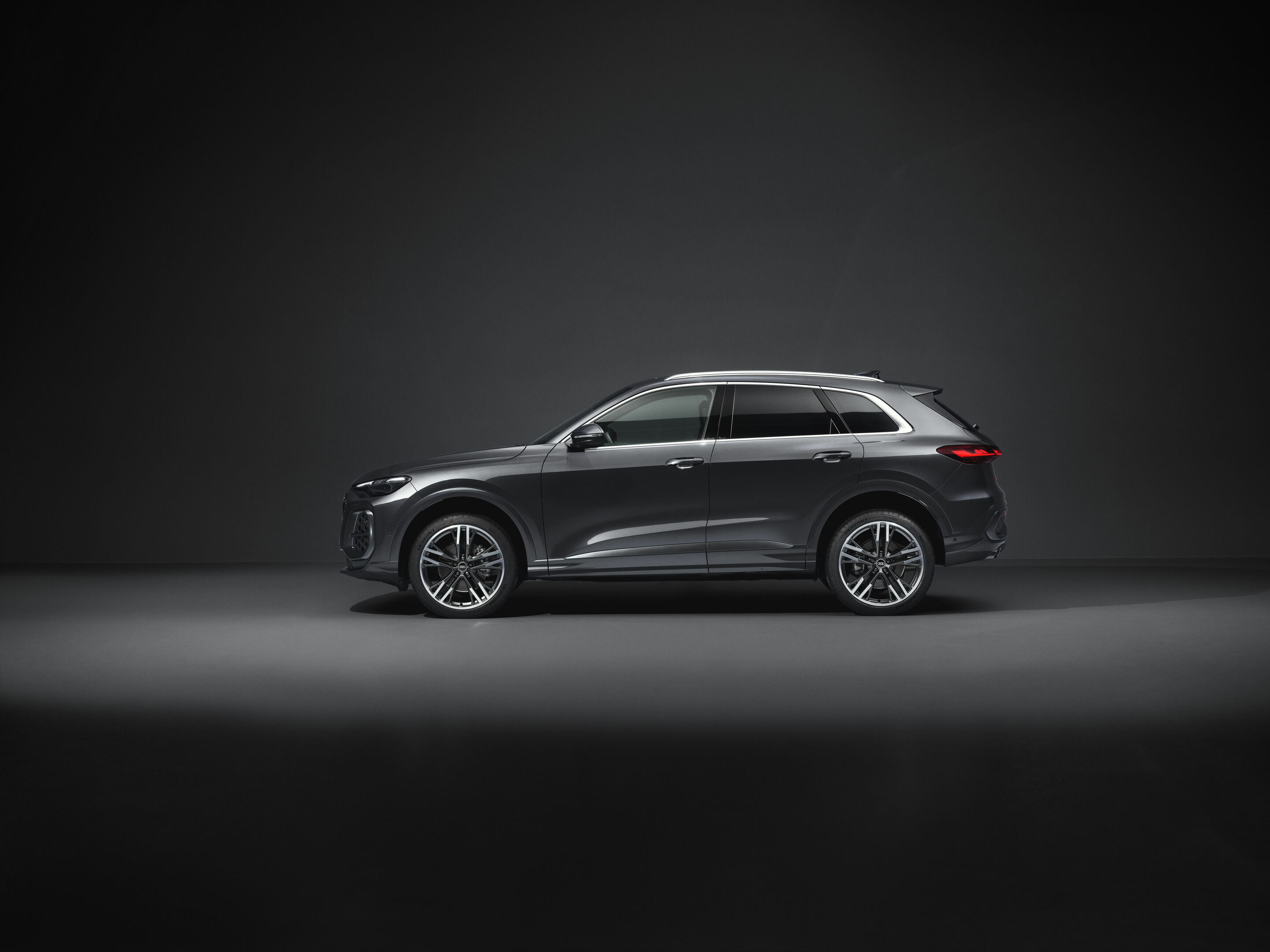 Audi Q5 SUV - Standaufnahme,
Farbe: Tamboragrau Metallic