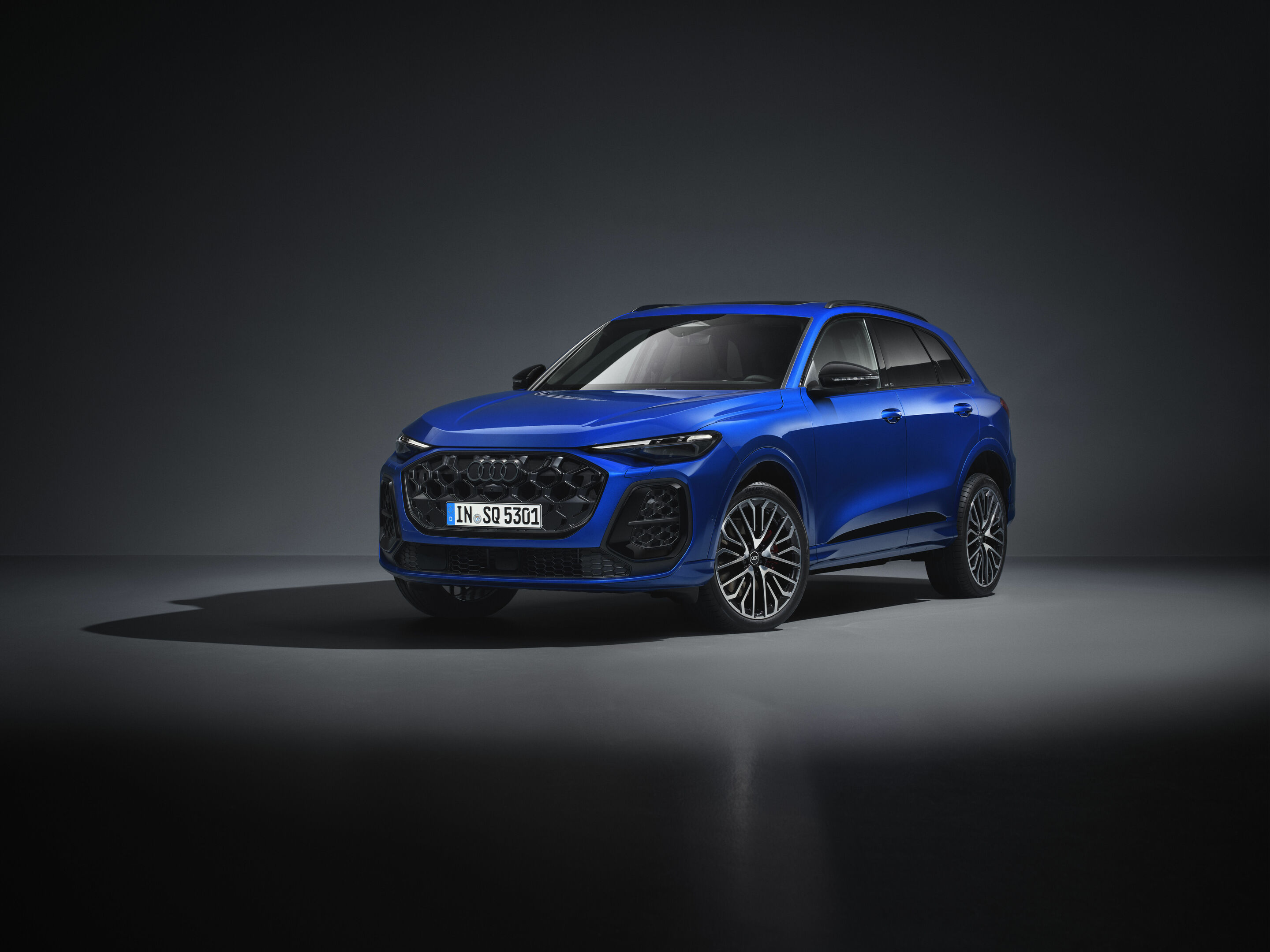 Audi SQ5 TFSI - Static photo, 
Colour: Ultra blue metallic