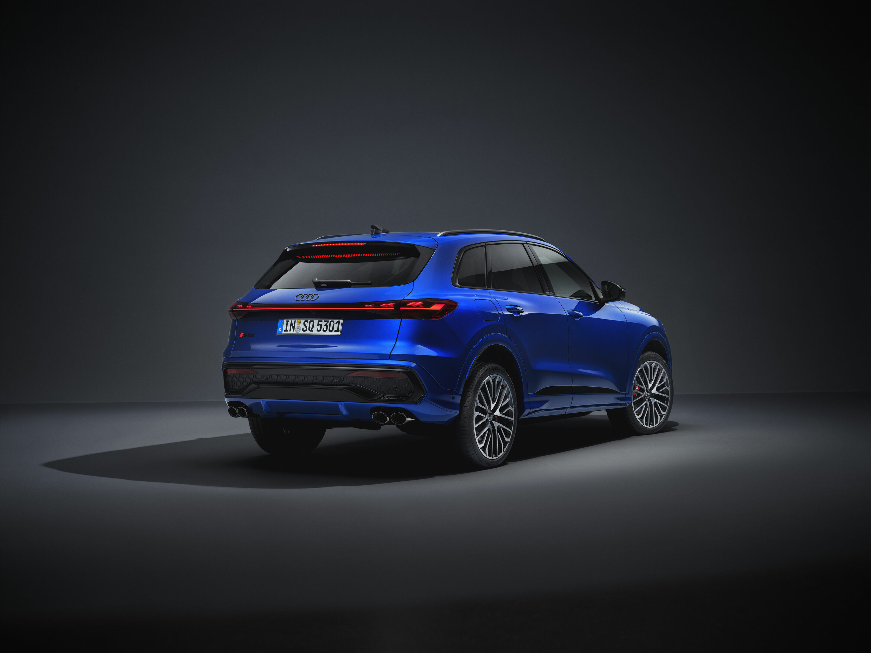 Audi SQ5 TFSI - Standaufnahme, 
Farbe: Ultrablau Metallic